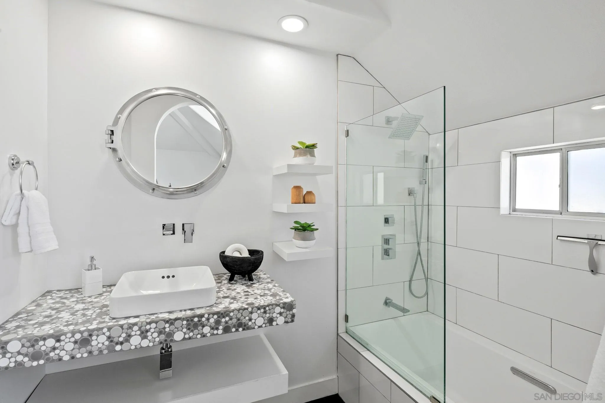 https://cdn.realtyfeed.com/cdn/127/260024526/c093f581b5290bb9bc83909a594ceba1.webp