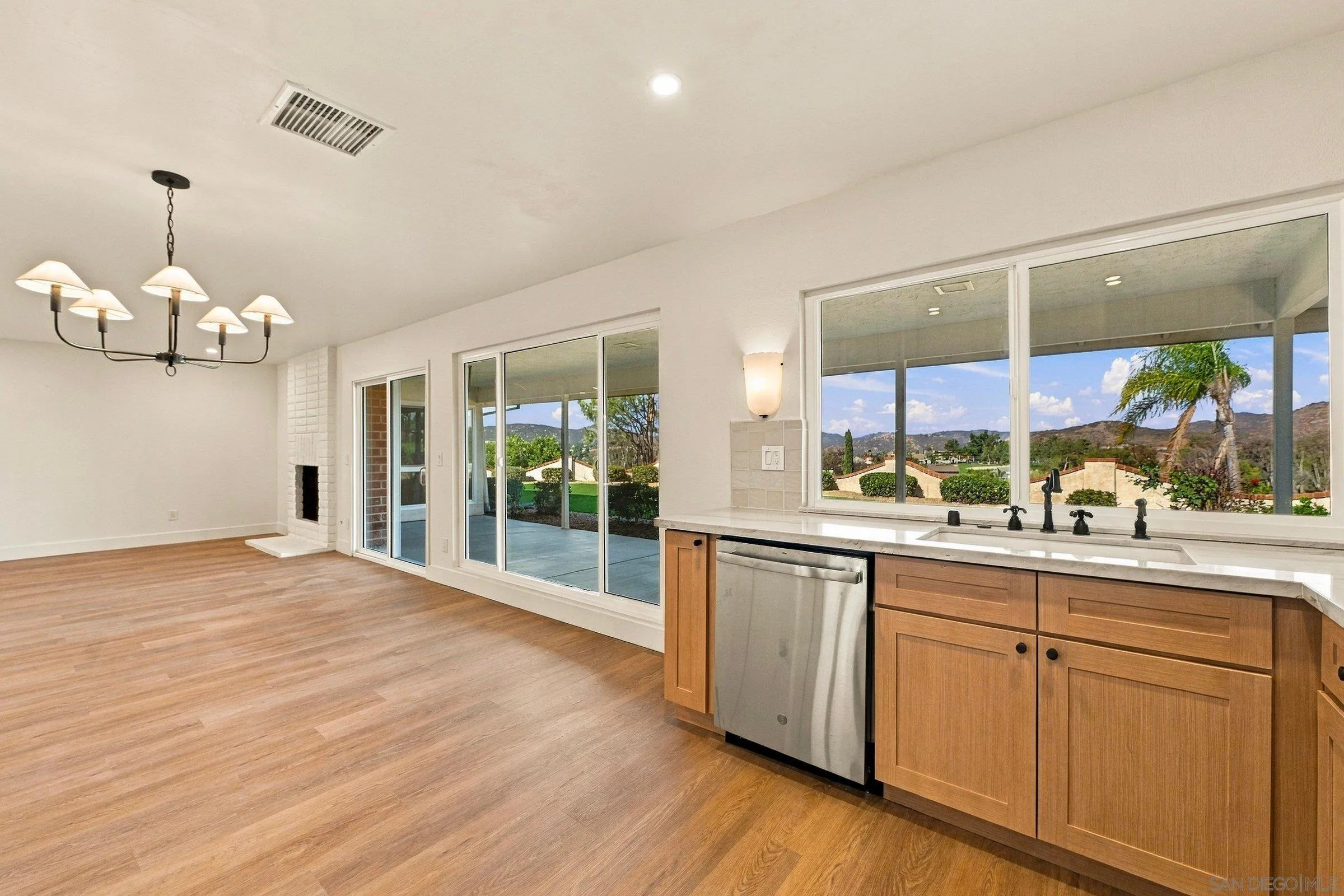 https://cdn.realtyfeed.com/cdn/127/260024530/2caf53bcfea523b3b17c714af092554b.webp