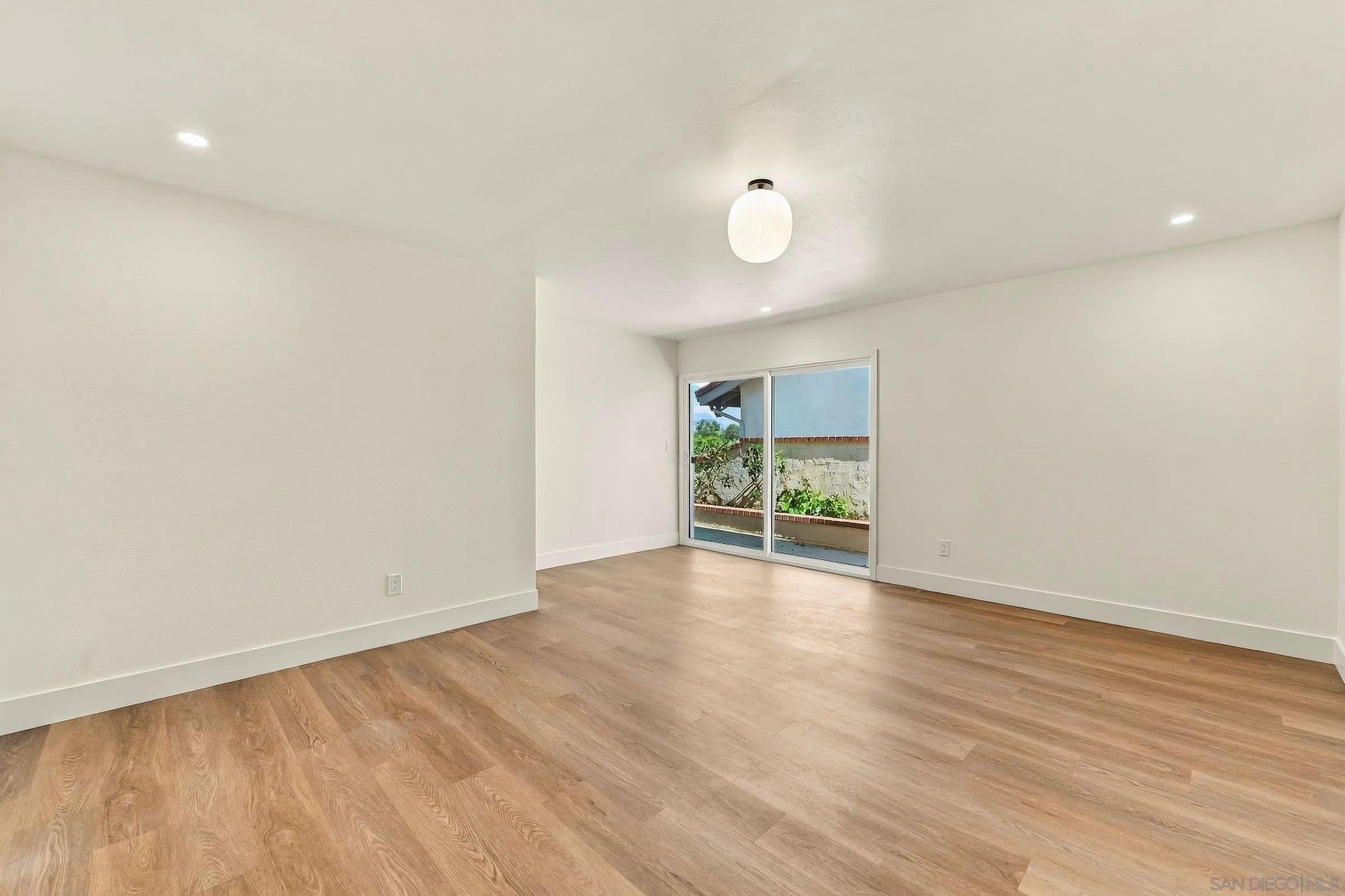 https://cdn.realtyfeed.com/cdn/127/260024530/47006805429bcfc3351f760d24779b73.webp