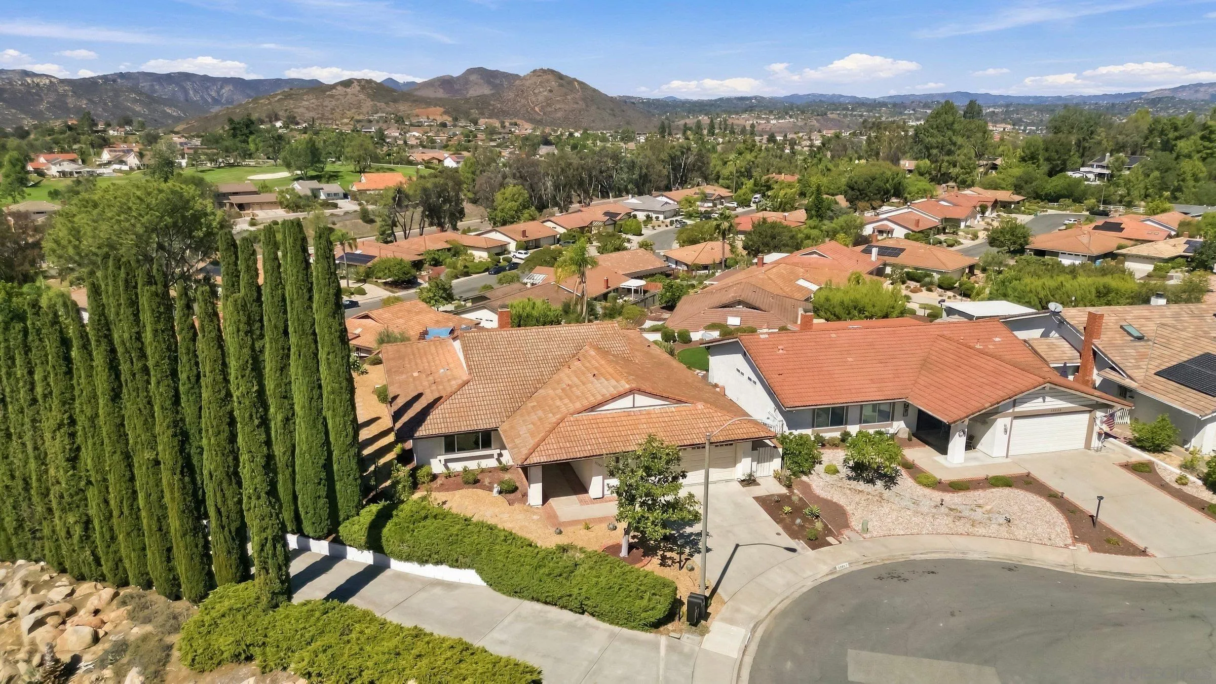 https://cdn.realtyfeed.com/cdn/127/260024530/aa0c316bc2077d10a55705e0406cb032.webp