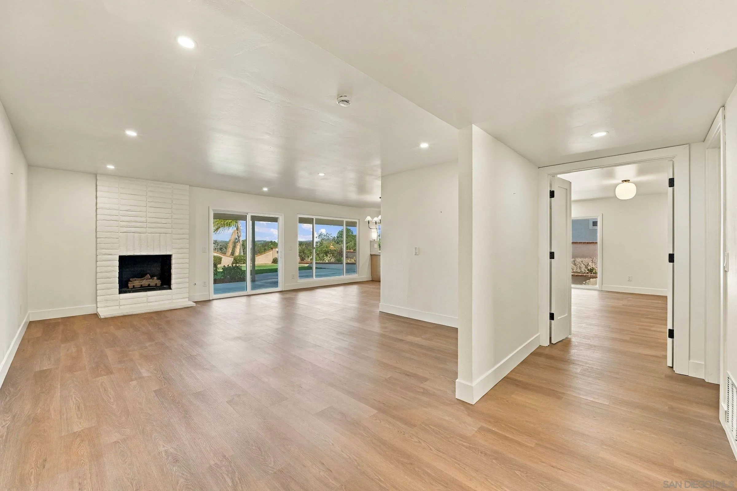 https://cdn.realtyfeed.com/cdn/127/260024530/bdd01a360f60cff1b921ef41f5afdc3a.webp