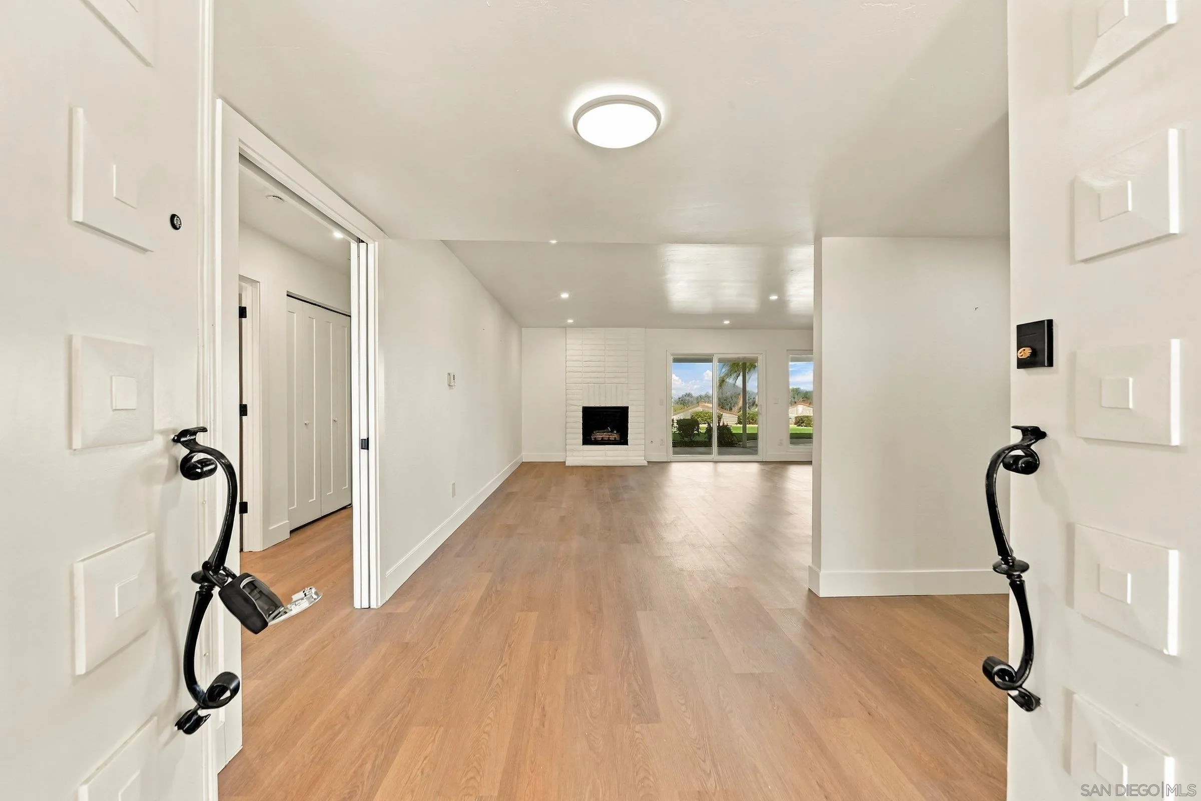 https://cdn.realtyfeed.com/cdn/127/260024530/c6386344d2efc478c1a04baf66c6538f.webp
