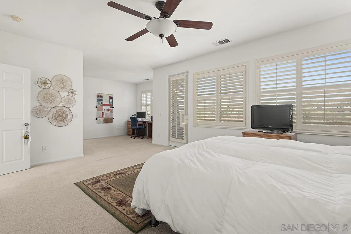https://cdn.realtyfeed.com/cdn/127/260024533/043f5945e878db85cf1d0a0865e06ad7.webp