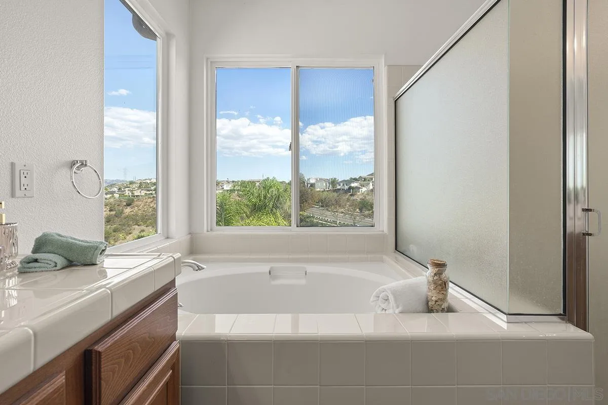 https://cdn.realtyfeed.com/cdn/127/260024533/1853aa43b4837a33c29e2290242c1843.webp