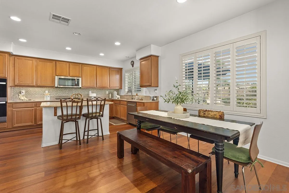 https://cdn.realtyfeed.com/cdn/127/260024533/205a08a541db629ae59cb9725966d643.webp