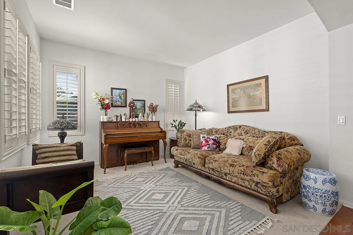https://cdn.realtyfeed.com/cdn/127/260024533/550052351895b4106676558c96797e52.webp