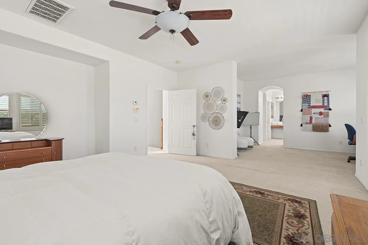 https://cdn.realtyfeed.com/cdn/127/260024533/fd8127af6d8925b148236265ca29fbc1.webp