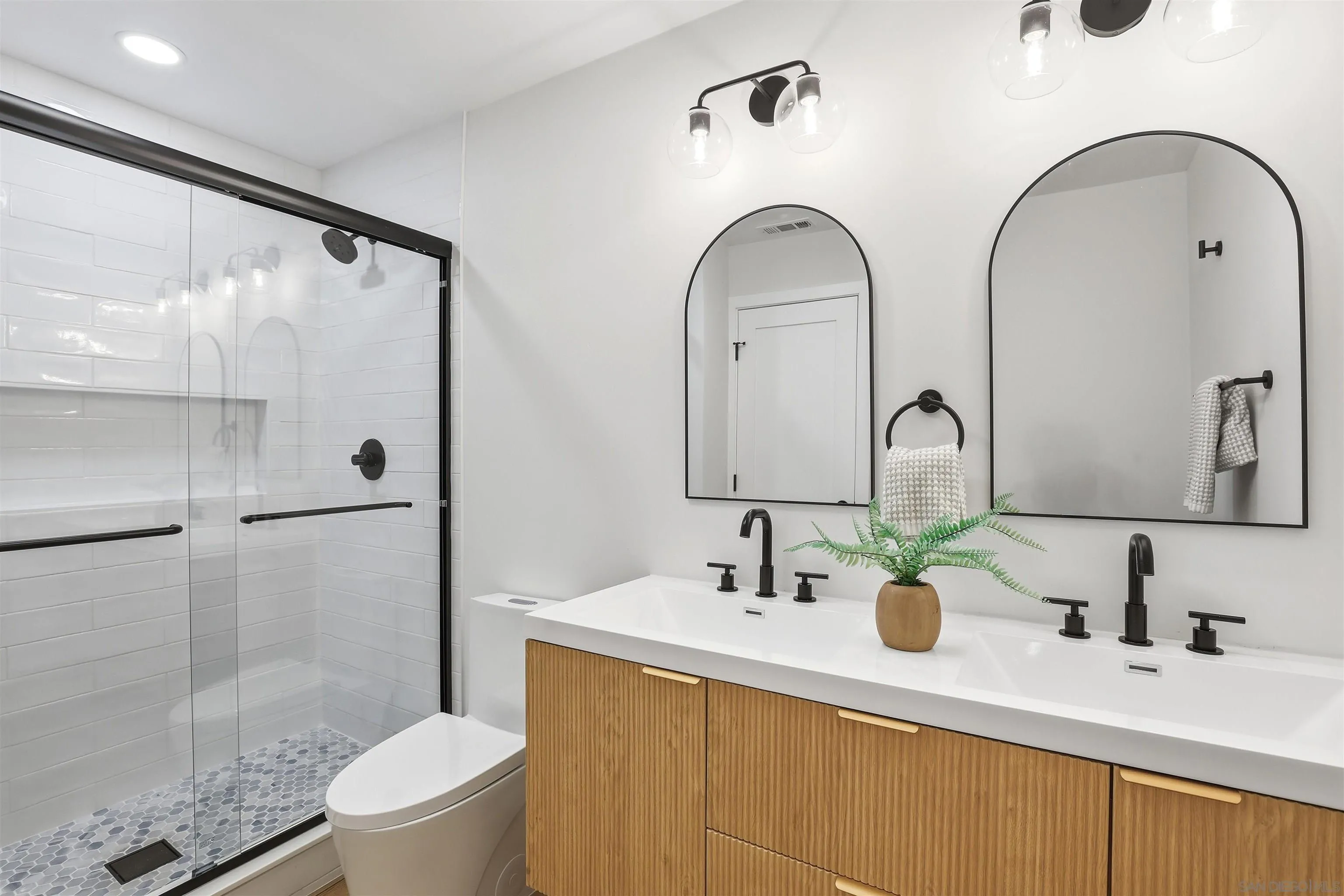 https://cdn.realtyfeed.com/cdn/127/260024535/695dd632ba0c1c6cce162e57b7e7a93e.webp