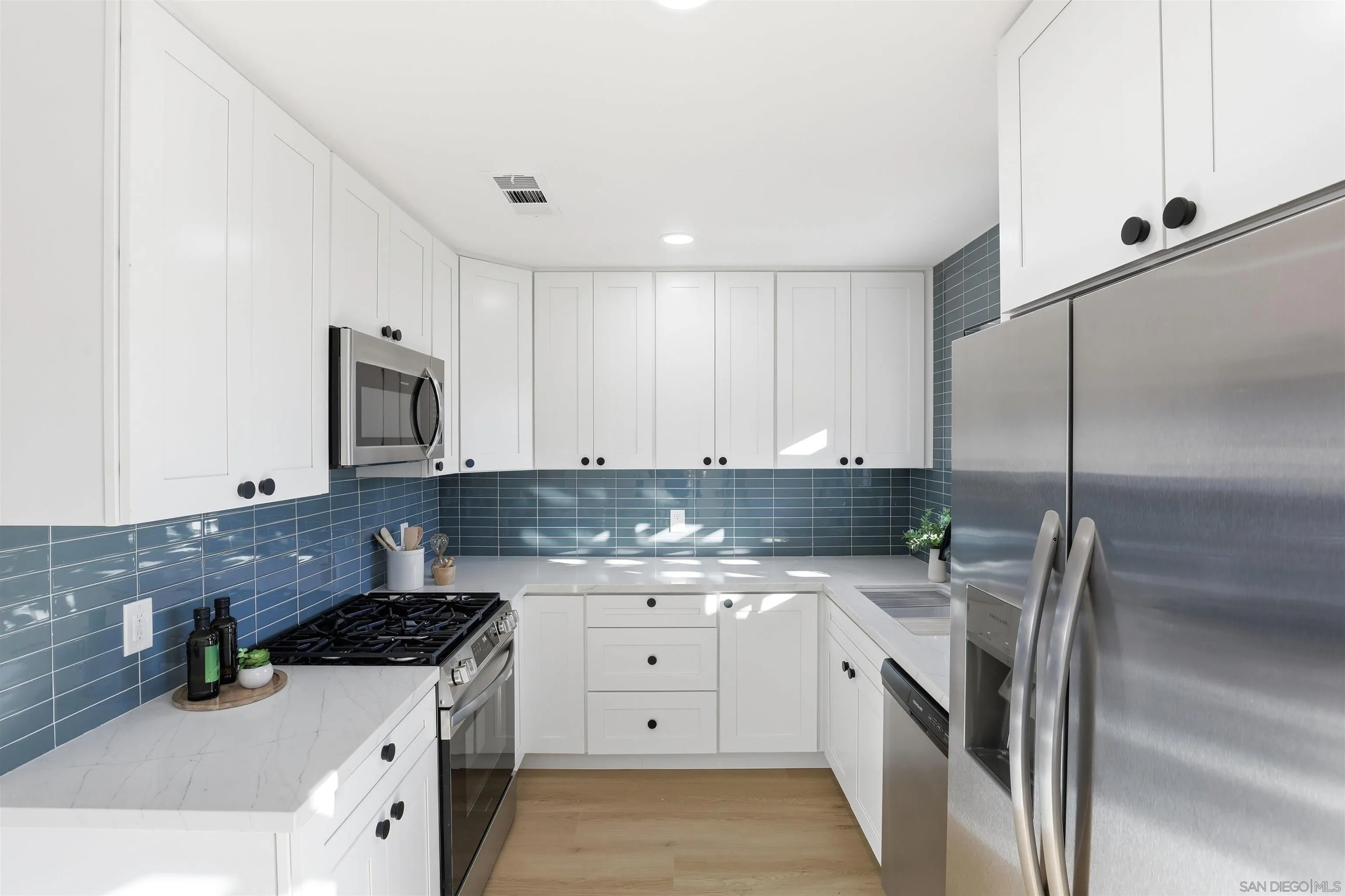 https://cdn.realtyfeed.com/cdn/127/260024535/740a901efbff940dbc17819ee5ff2bb2.webp