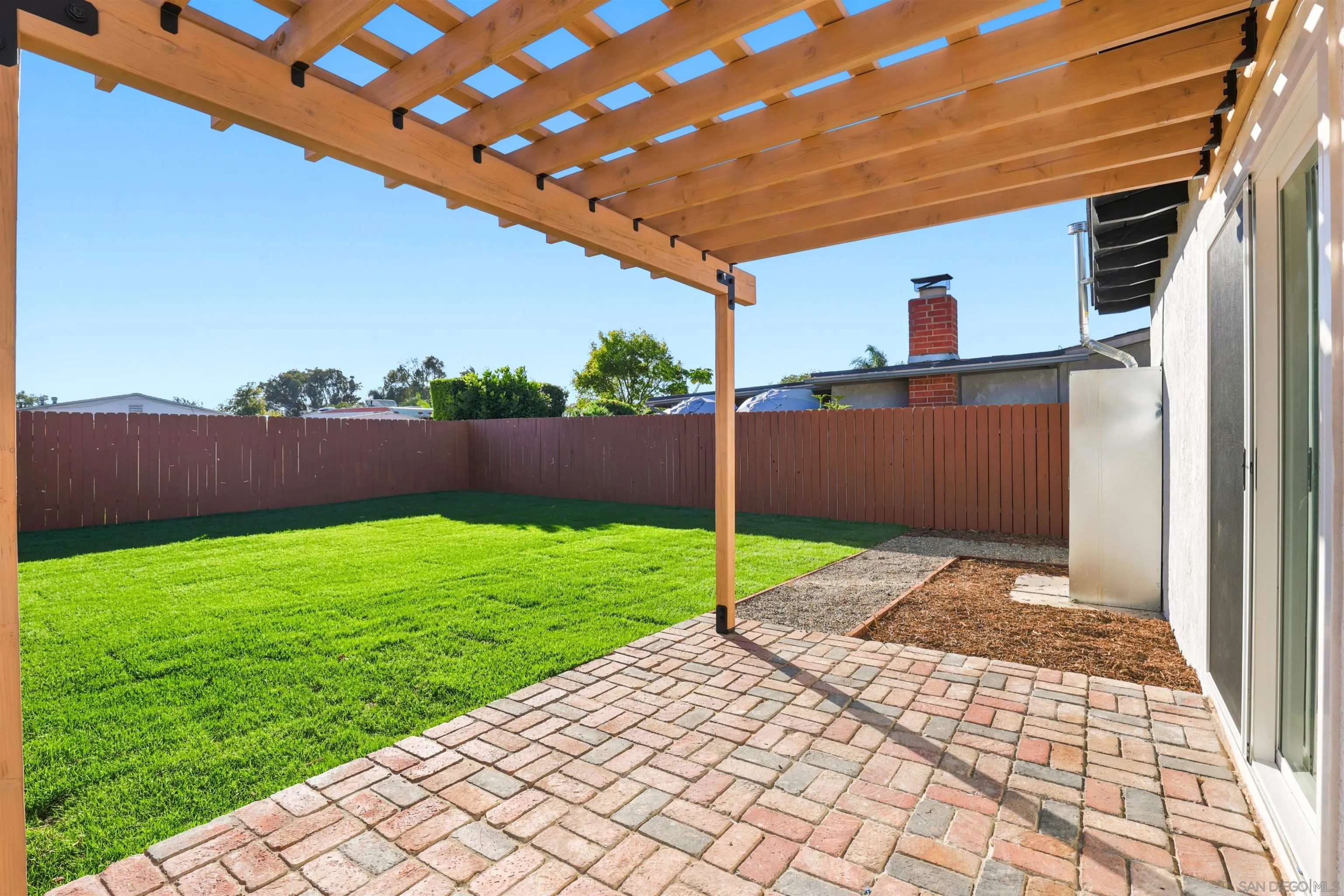 https://cdn.realtyfeed.com/cdn/127/260024535/869a02647aa1f839565172dbddcb2c25.webp