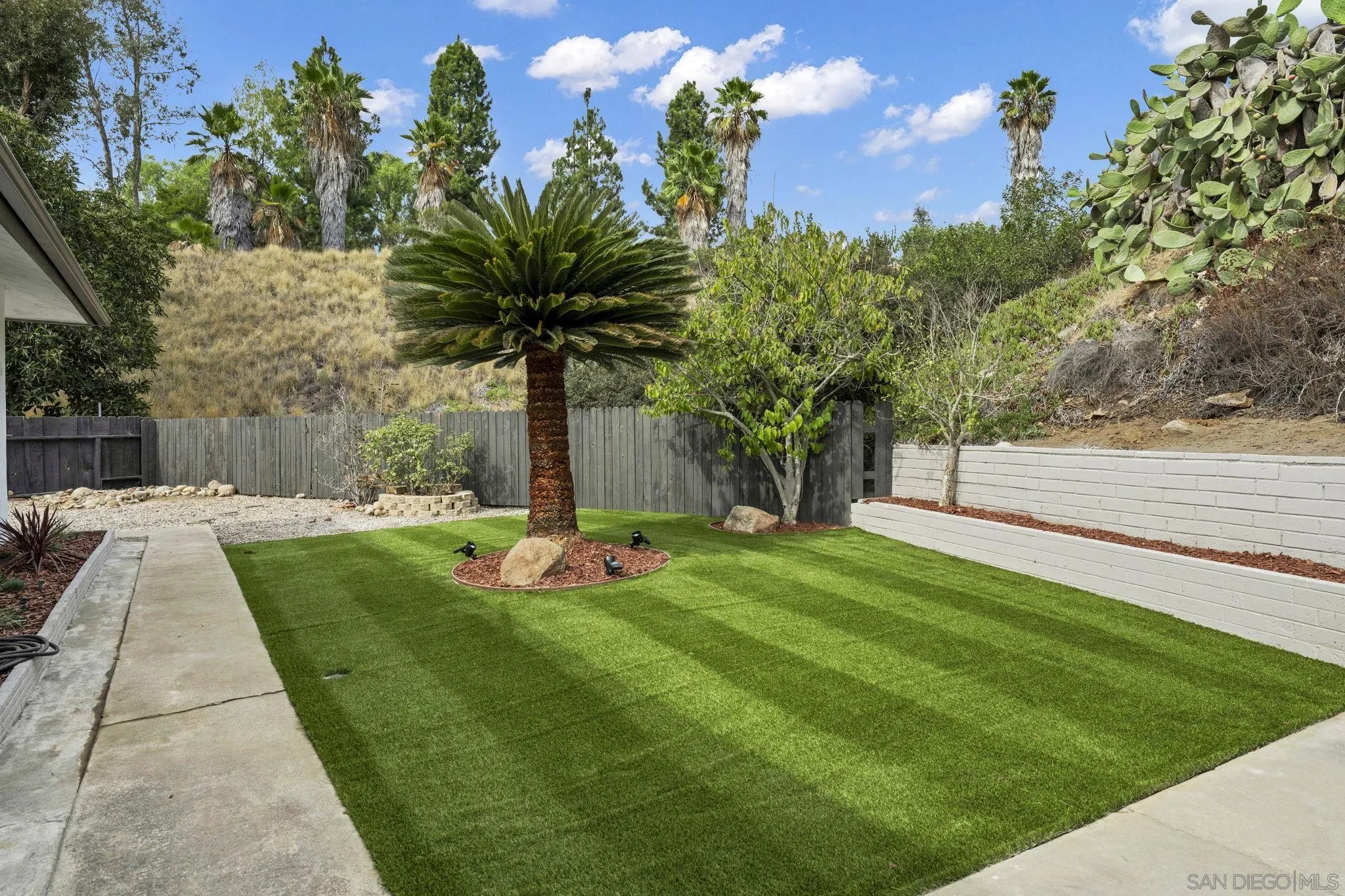 https://cdn.realtyfeed.com/cdn/127/260024540/9a7d78768d844e45da1d0cd2e4848841.webp