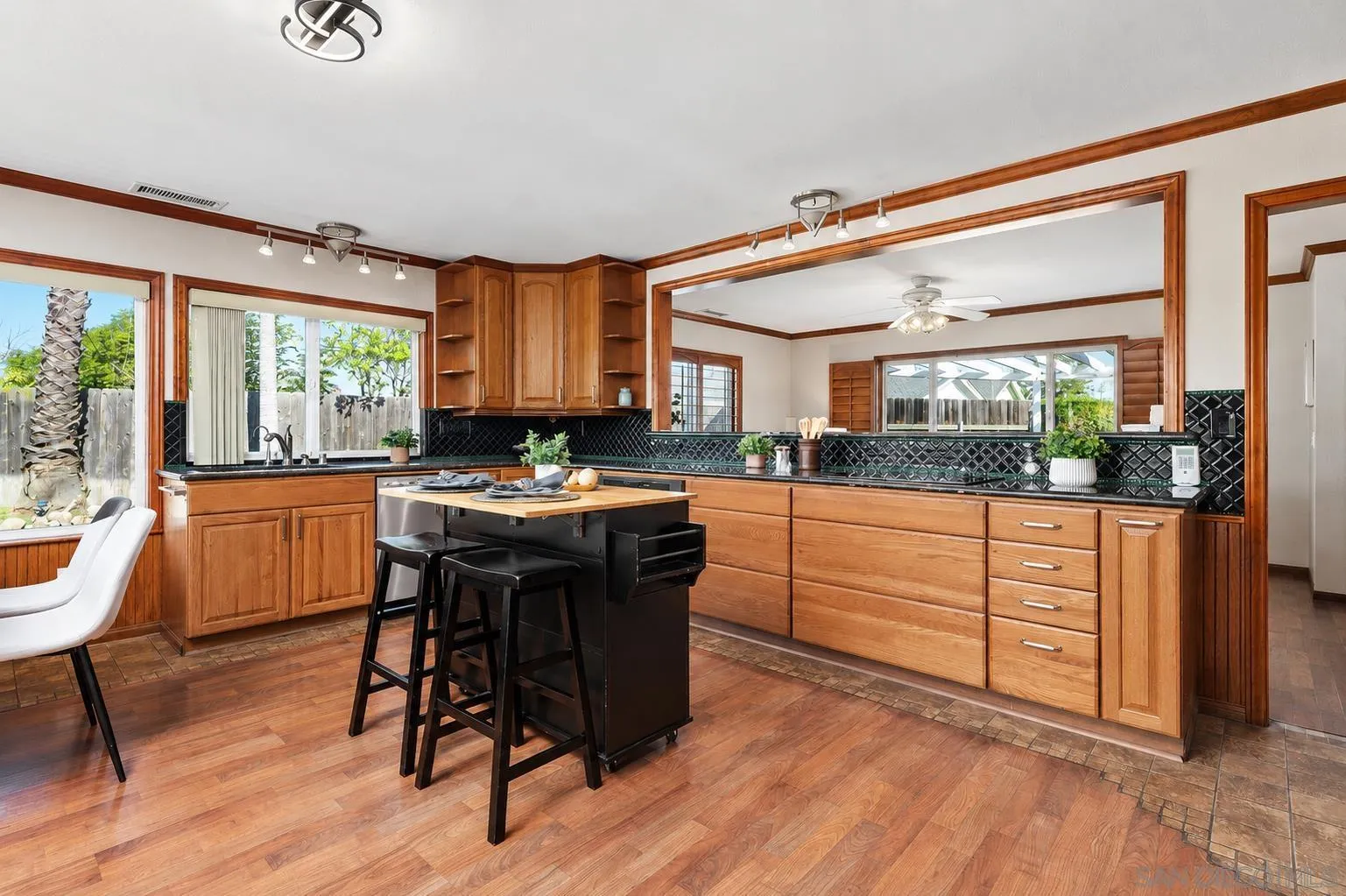 https://cdn.realtyfeed.com/cdn/127/260024547/75567d57d29e0784383395fa6a80c8c5.webp