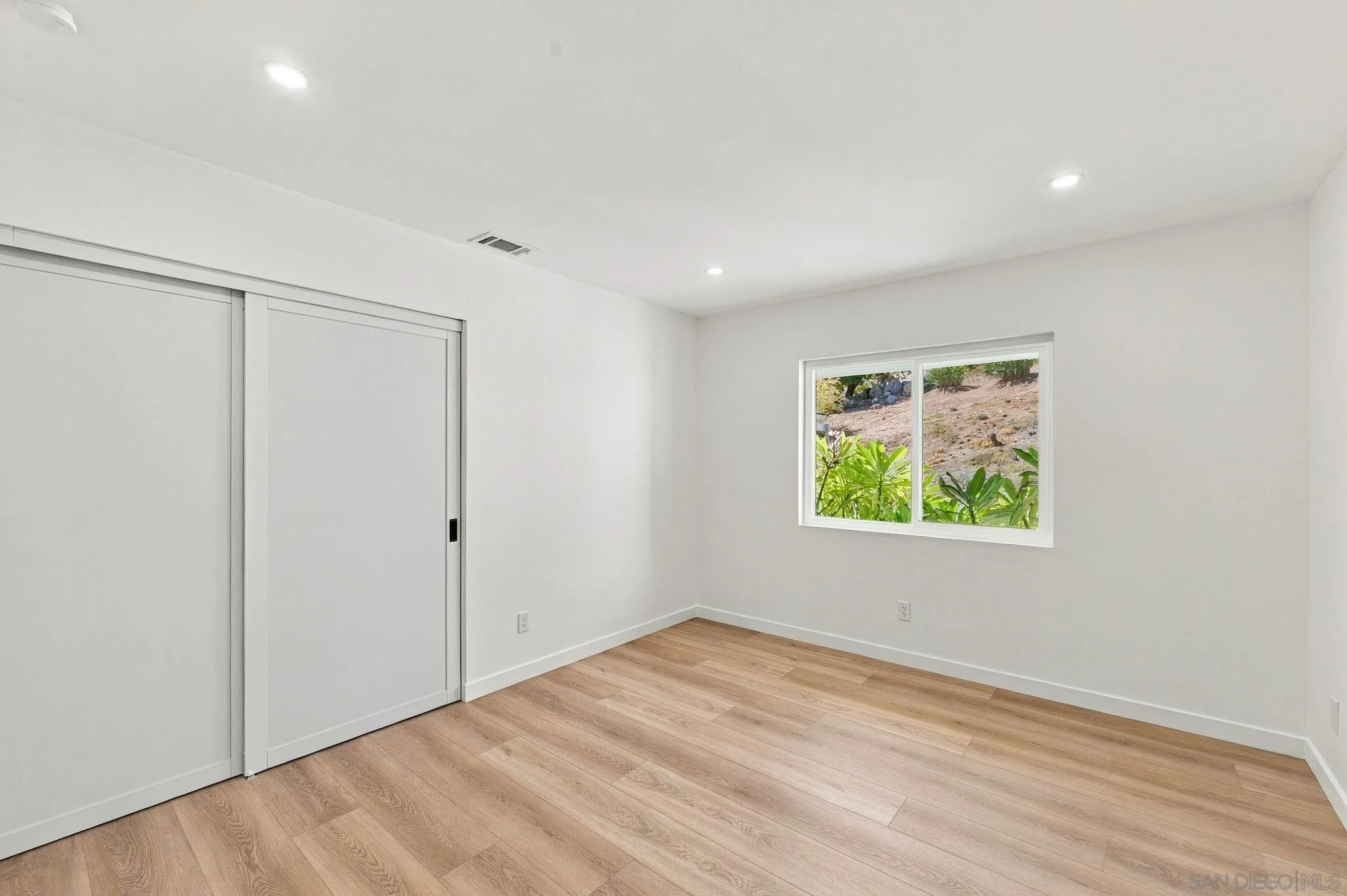 https://cdn.realtyfeed.com/cdn/127/260024561/400c601147aa26e6a8d779795fd976a5.webp