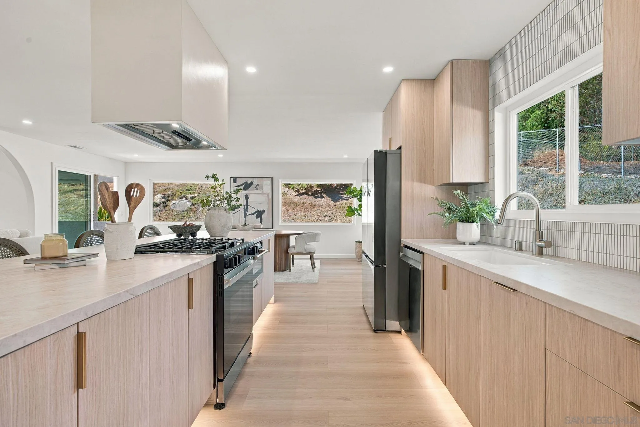 https://cdn.realtyfeed.com/cdn/127/260024561/6b37d2d5e8f030fbf6a71e619fe7f789.webp