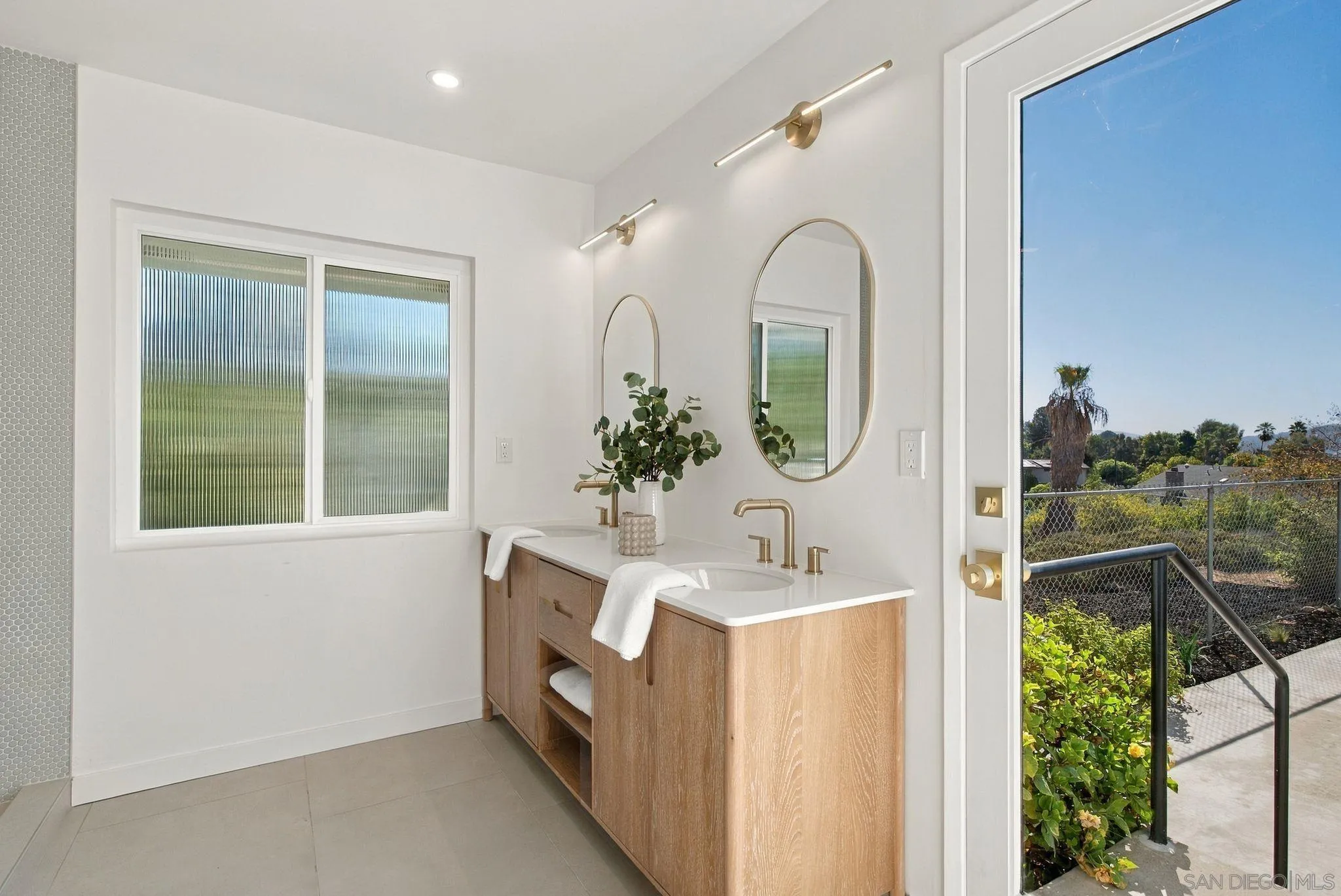 https://cdn.realtyfeed.com/cdn/127/260024561/86fbb3faf12ec4dc81beaa2cb428eae9.webp