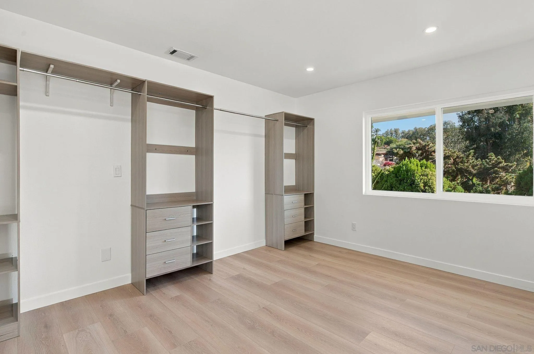 https://cdn.realtyfeed.com/cdn/127/260024561/beee75958a5ceed77424afd0b0117fc3.webp