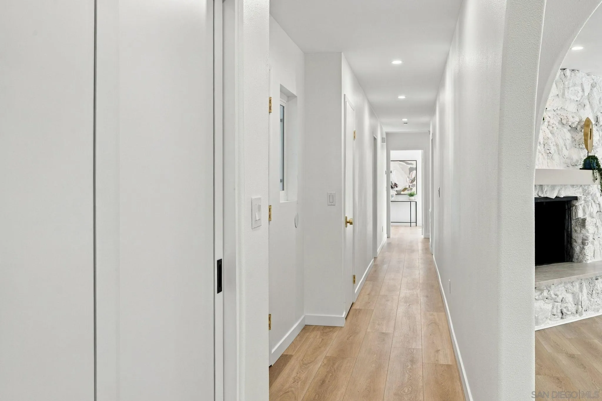 https://cdn.realtyfeed.com/cdn/127/260024561/d4731cc81f6852190eeb95edef252b8f.webp