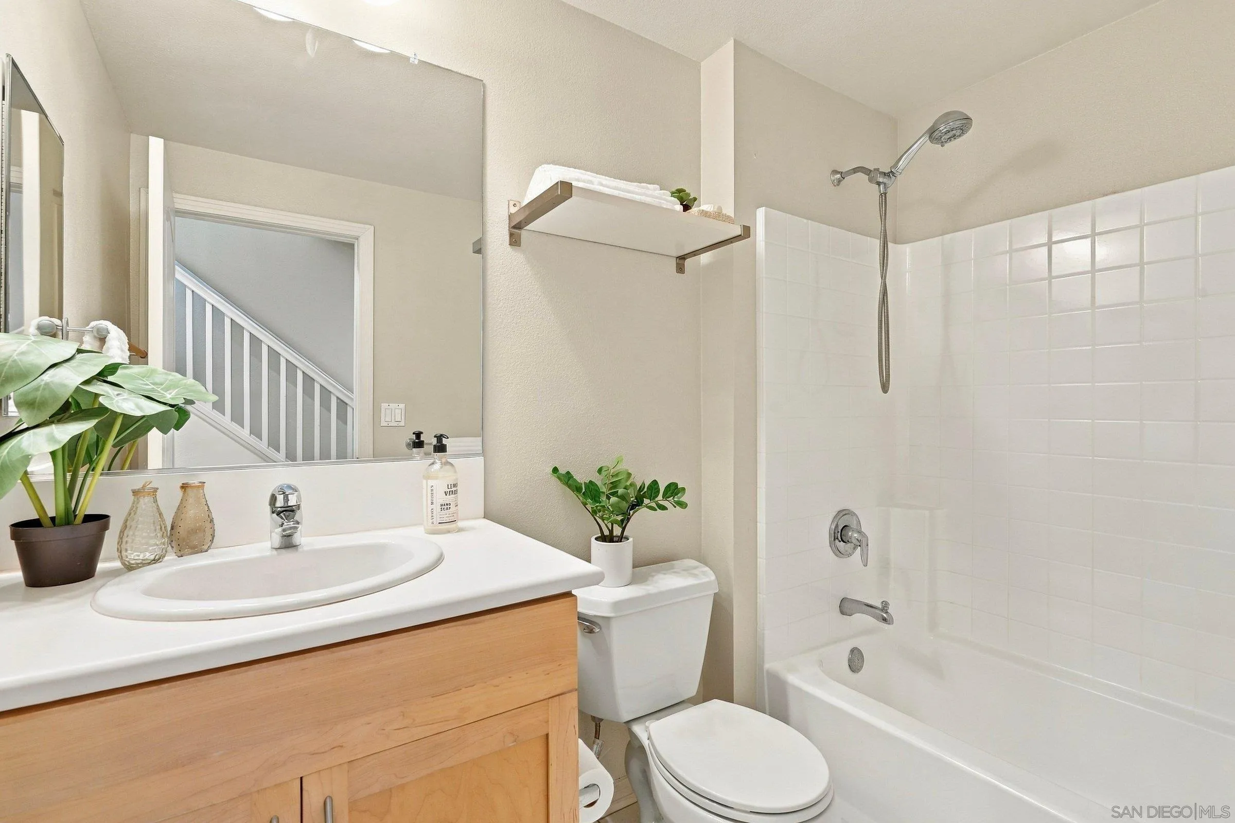 https://cdn.realtyfeed.com/cdn/127/260024566/5b1f98000cf82af9a9d33cf9857919c8.webp
