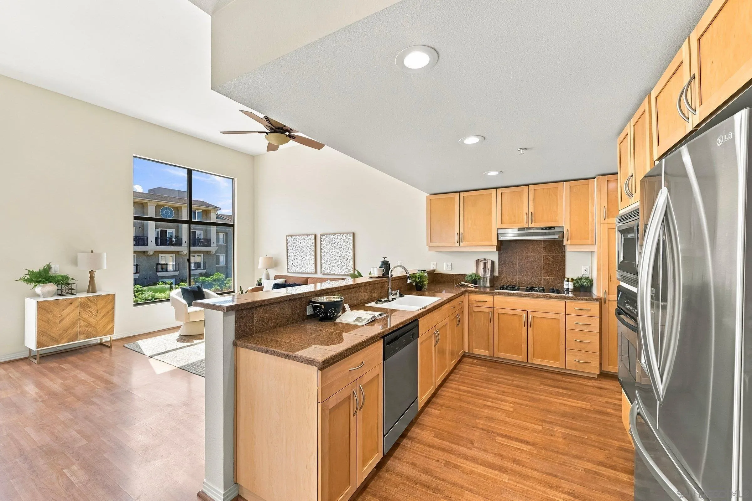 https://cdn.realtyfeed.com/cdn/127/260024566/5e4a495fcfd59197814808c8b7412247.webp