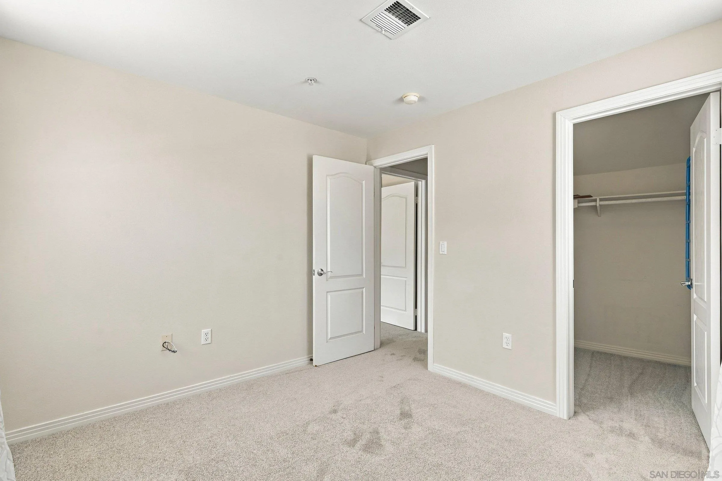 https://cdn.realtyfeed.com/cdn/127/260024566/7ef30b0311dcc2ddc7fa4eba665c61d4.webp