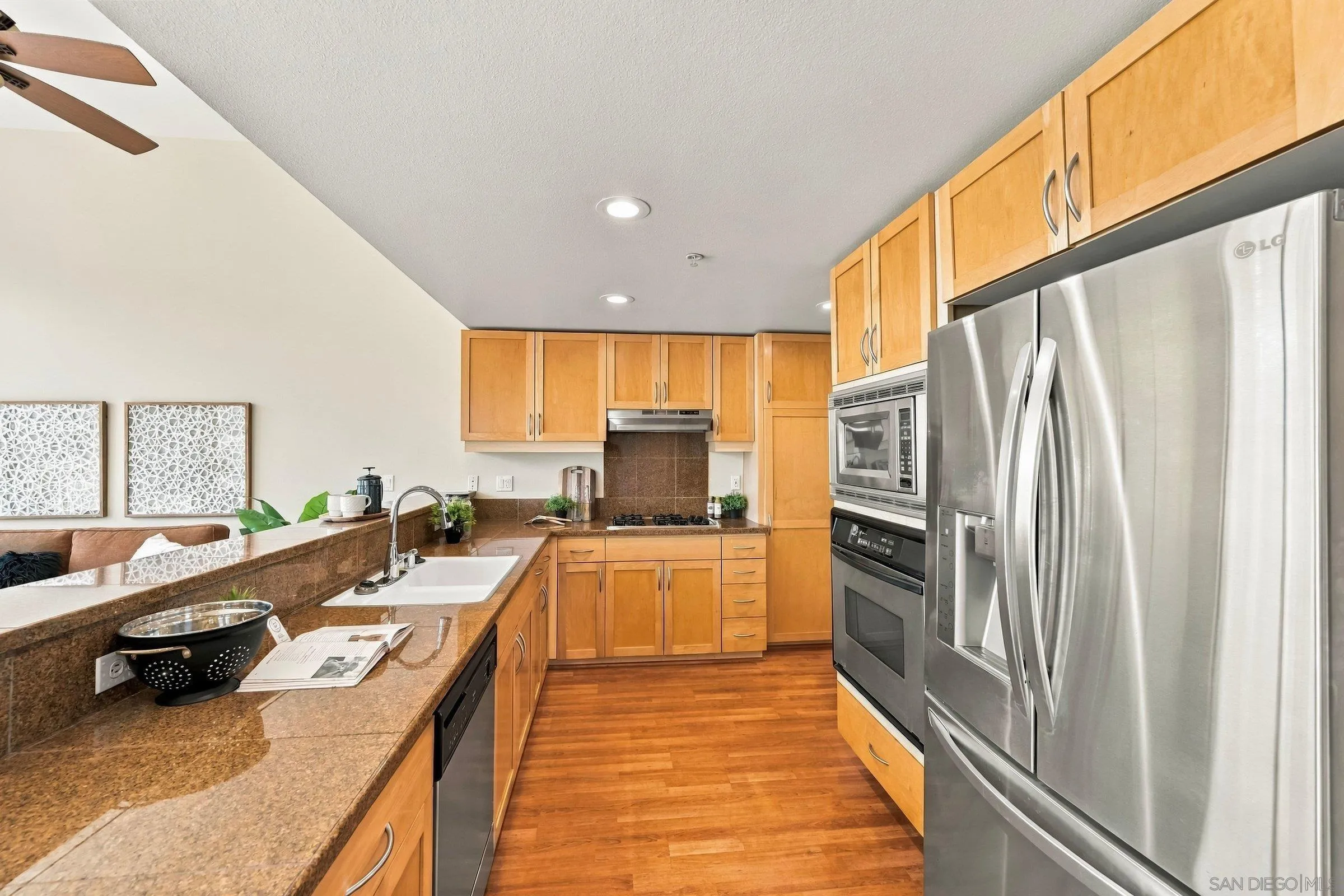 https://cdn.realtyfeed.com/cdn/127/260024566/dcbbf3defa5b64ec46e269a13fc5cc4f.webp