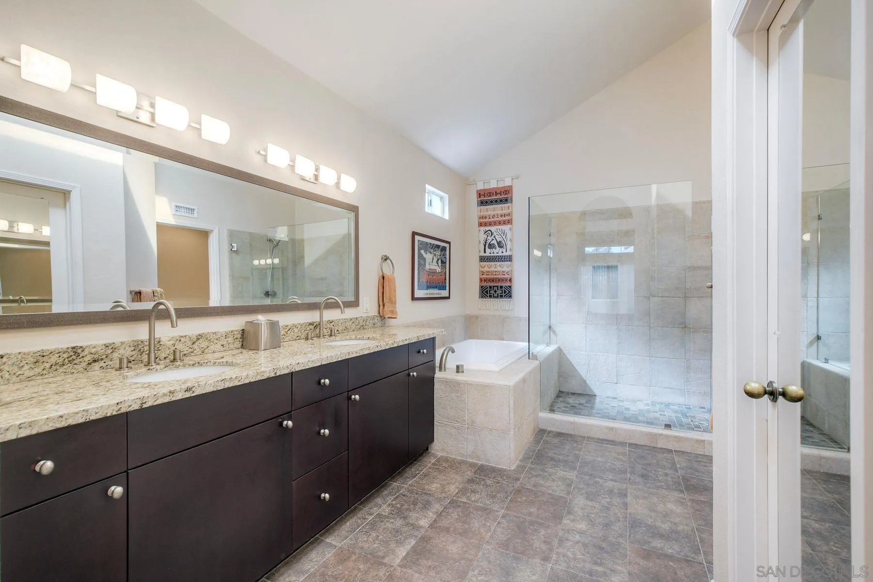 https://cdn.realtyfeed.com/cdn/127/260024569/dfcff738814d23936455965aee80b7b1.webp