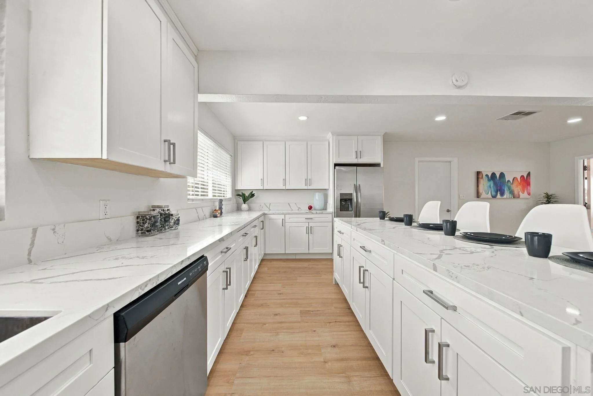 https://cdn.realtyfeed.com/cdn/127/260024579/22ac062ff06028327eaf5cdeb74e6f41.webp