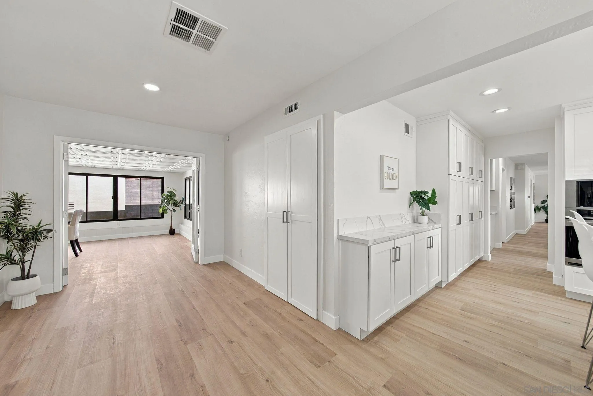 https://cdn.realtyfeed.com/cdn/127/260024579/9b4a02bd28a0f2720b64217cad0096b6.webp