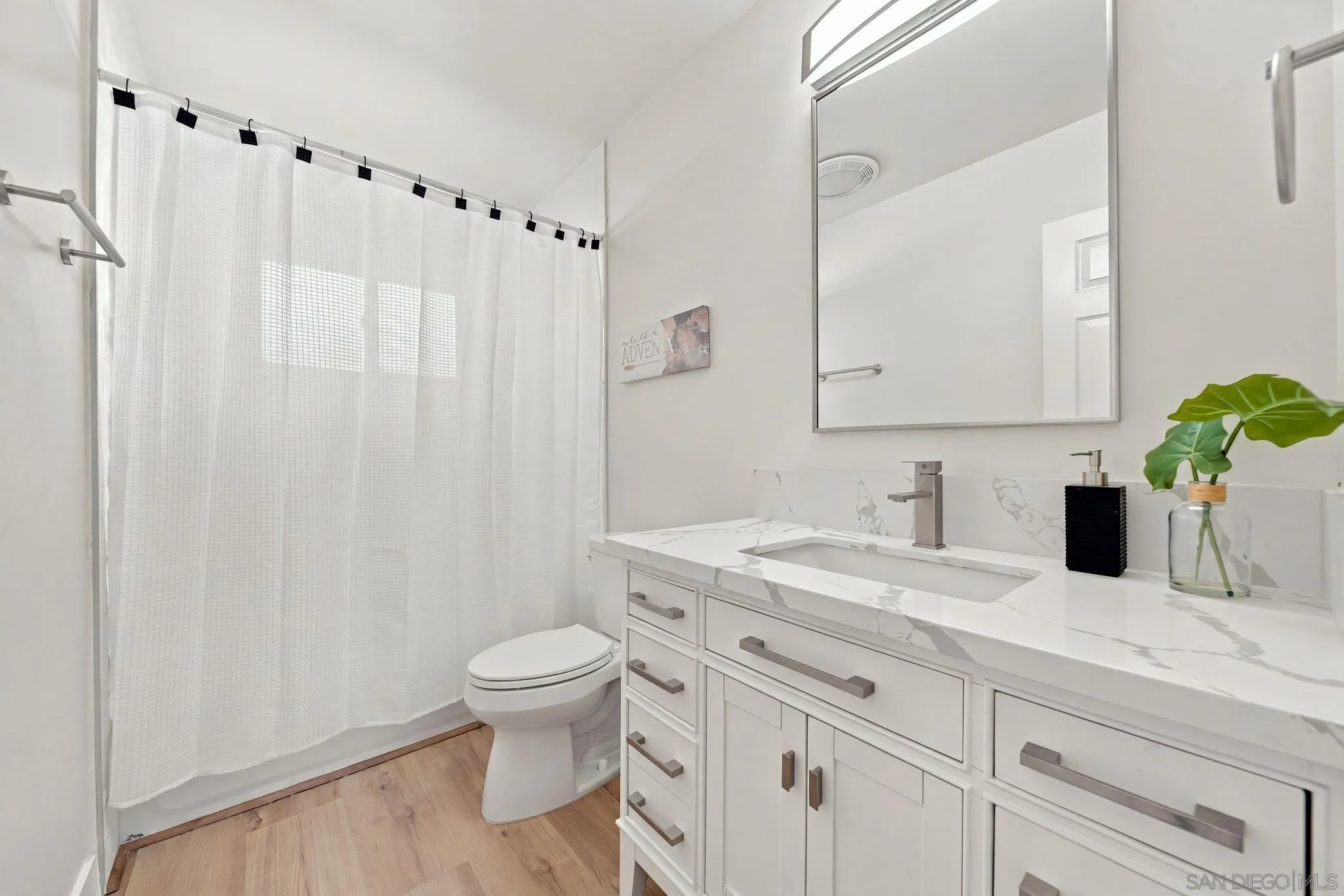 https://cdn.realtyfeed.com/cdn/127/260024579/b98dfa1124f02015253cc60d841f2496.webp