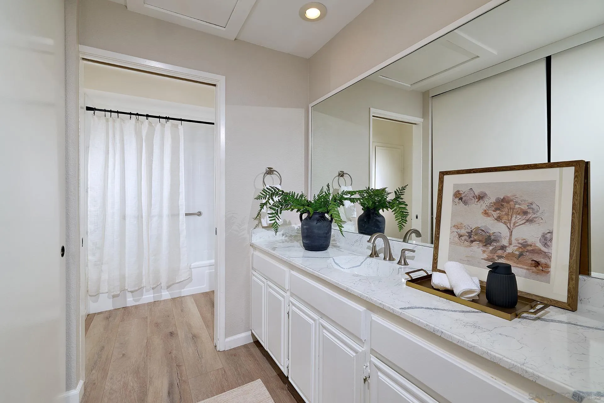 https://cdn.realtyfeed.com/cdn/127/260024580/6d4d7e5ebadf1206b9845e0fb7ec9294.webp