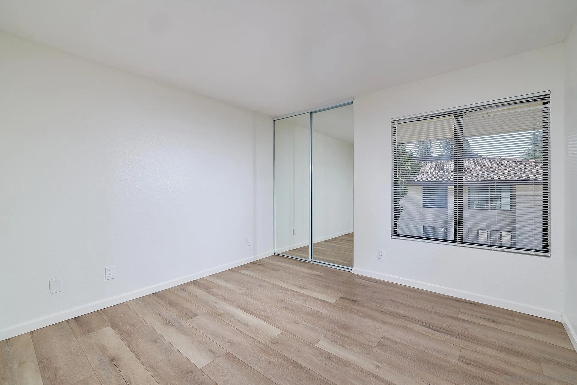 https://cdn.realtyfeed.com/cdn/127/260024580/cfa9dda5af971caa9698f9bf8f9657b5.webp