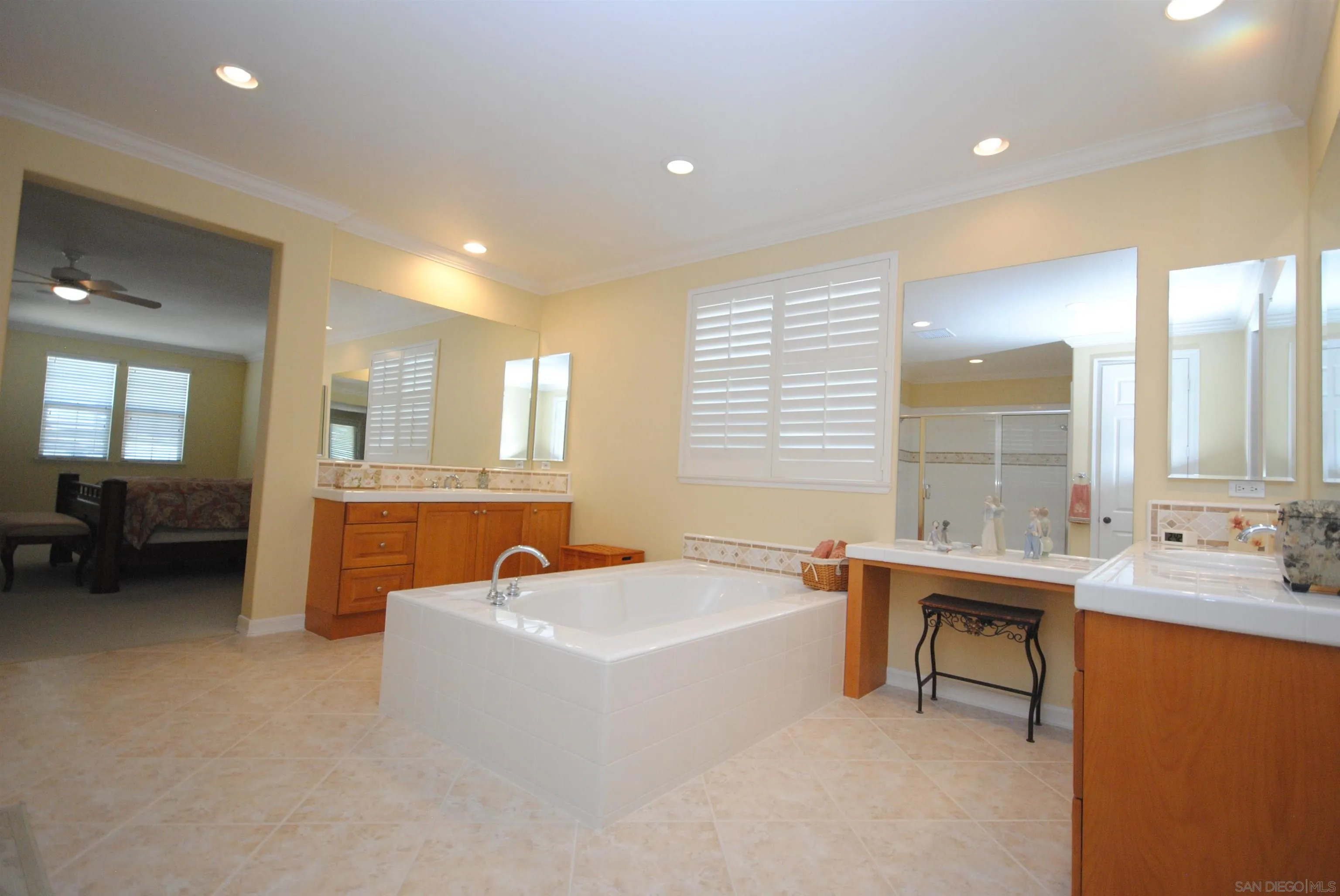 https://cdn.realtyfeed.com/cdn/127/260024581/1352b2748021078a0a01b4f6e469ef7c.webp