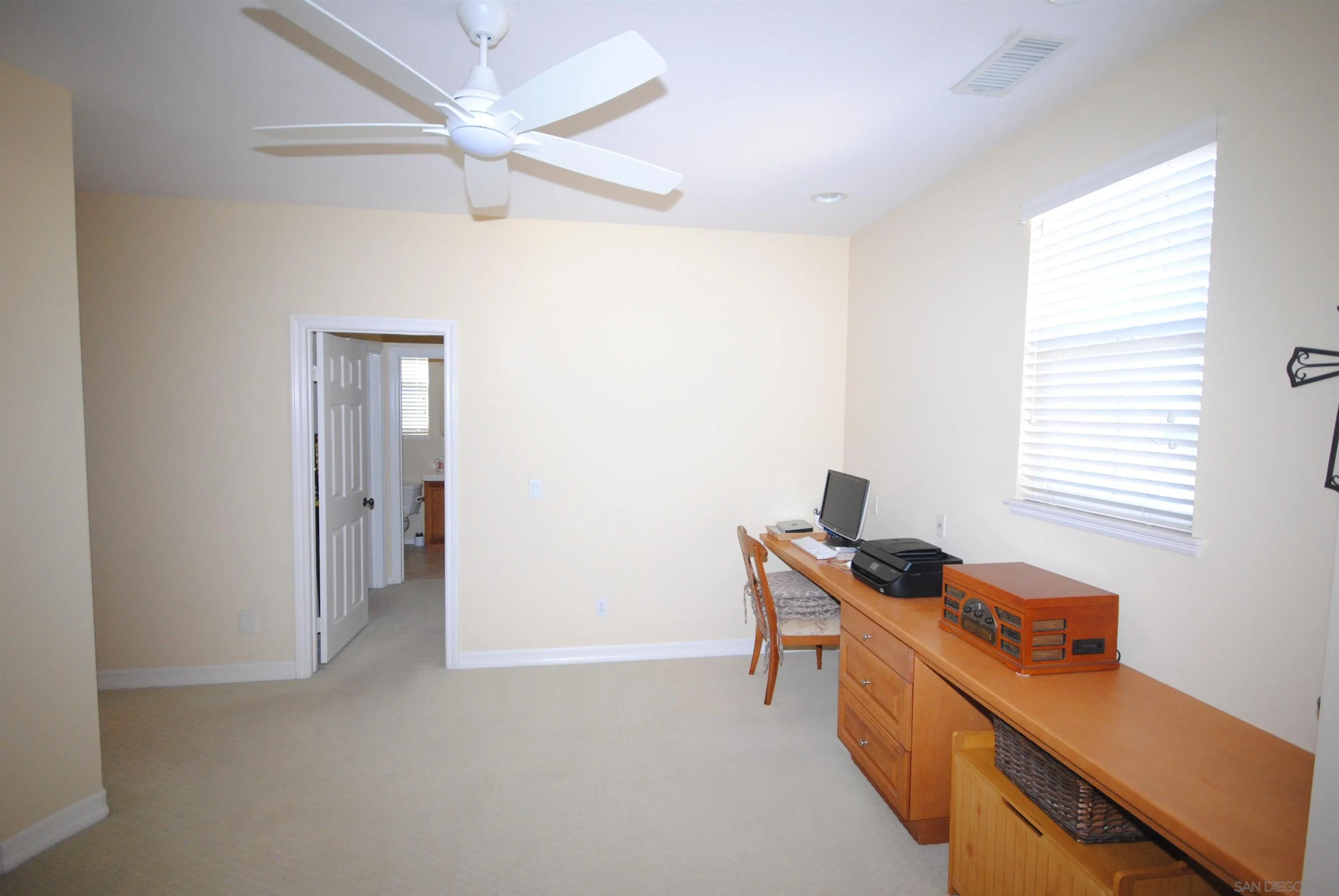 https://cdn.realtyfeed.com/cdn/127/260024581/8a815b50e8c99d38eab2e8ea7392cae1.webp