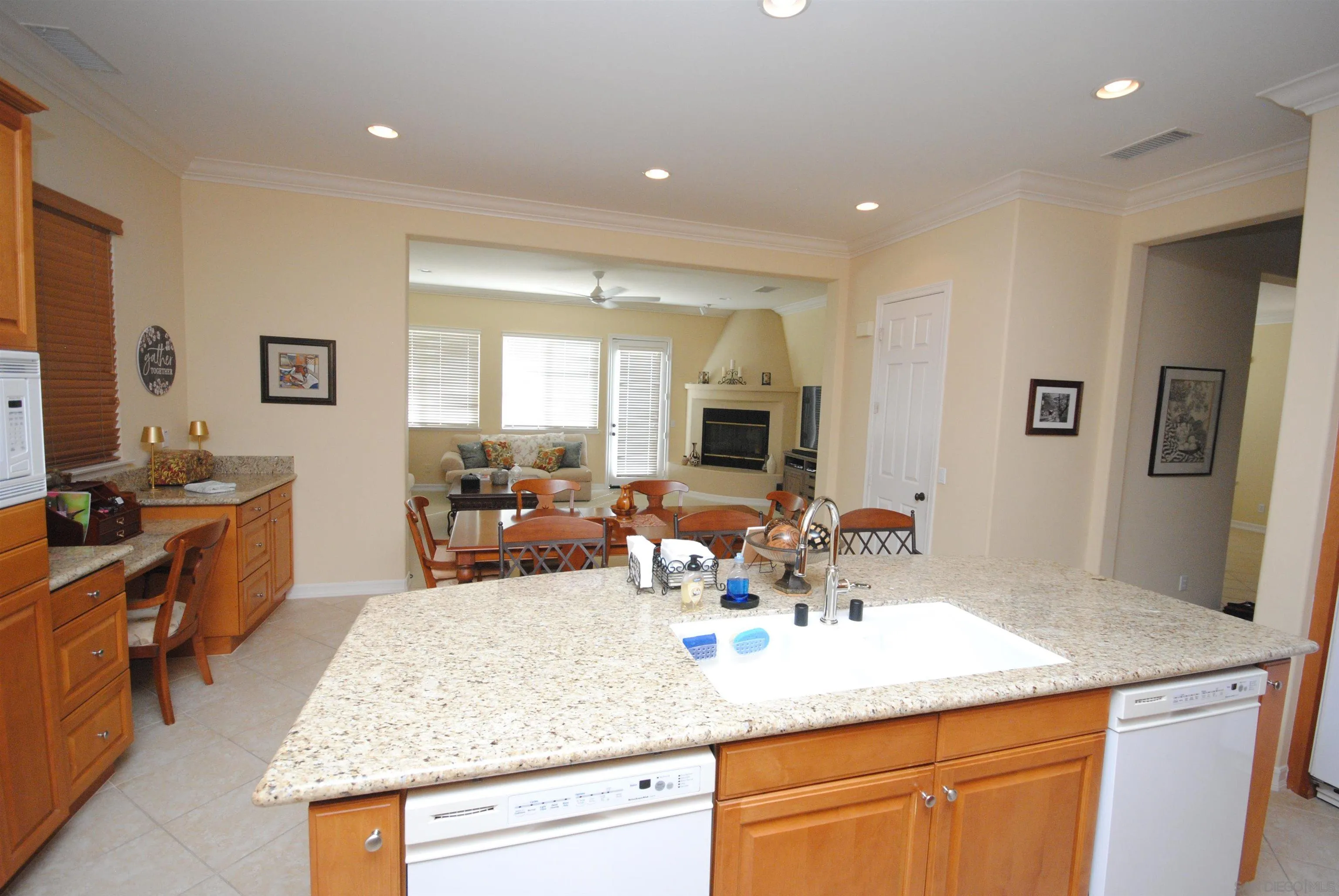 https://cdn.realtyfeed.com/cdn/127/260024581/d8f7d777dee8847b650c1ec2713ef296.webp
