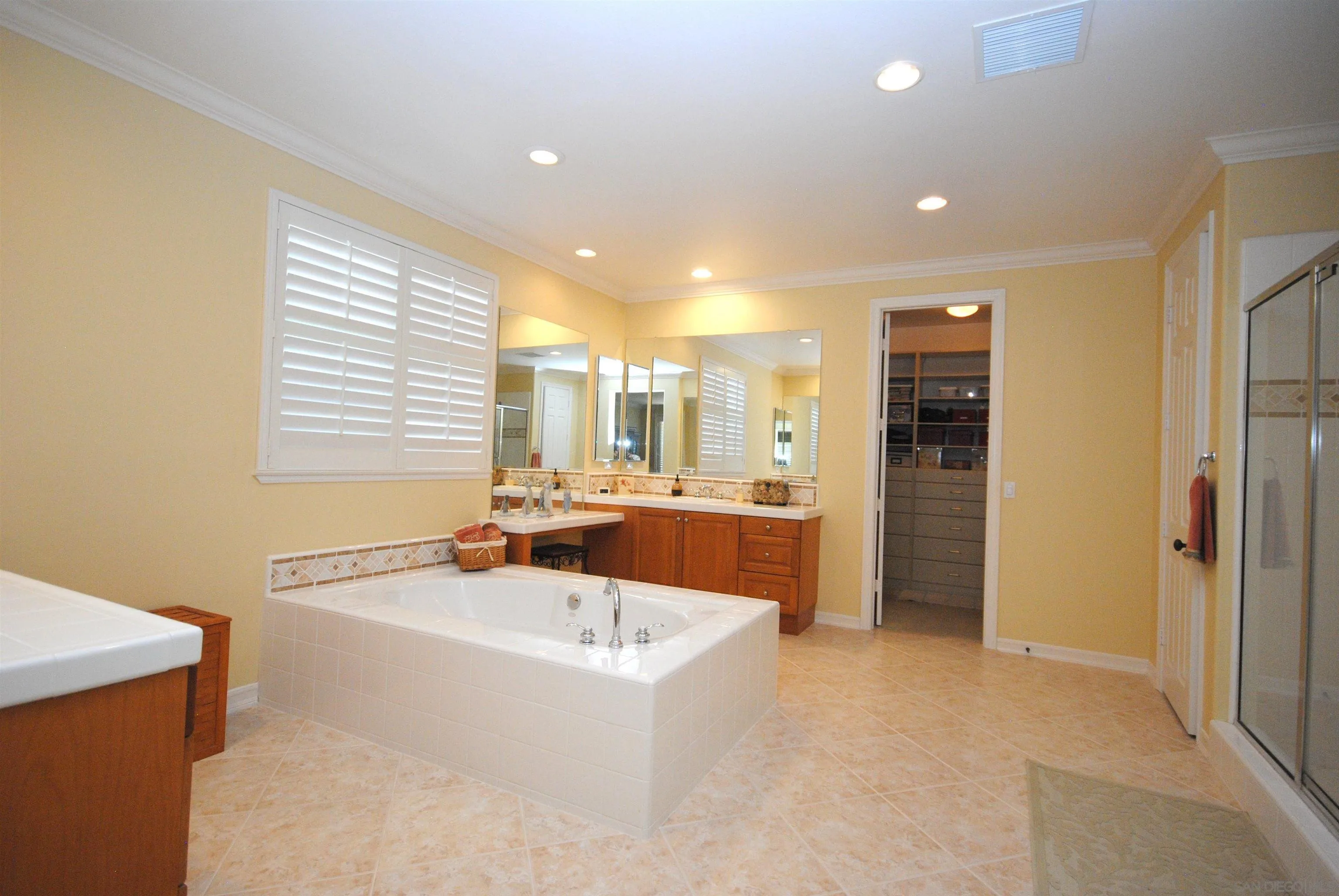 https://cdn.realtyfeed.com/cdn/127/260024581/df065c3c5ad85c5dbdab5bcf391f0d4e.webp