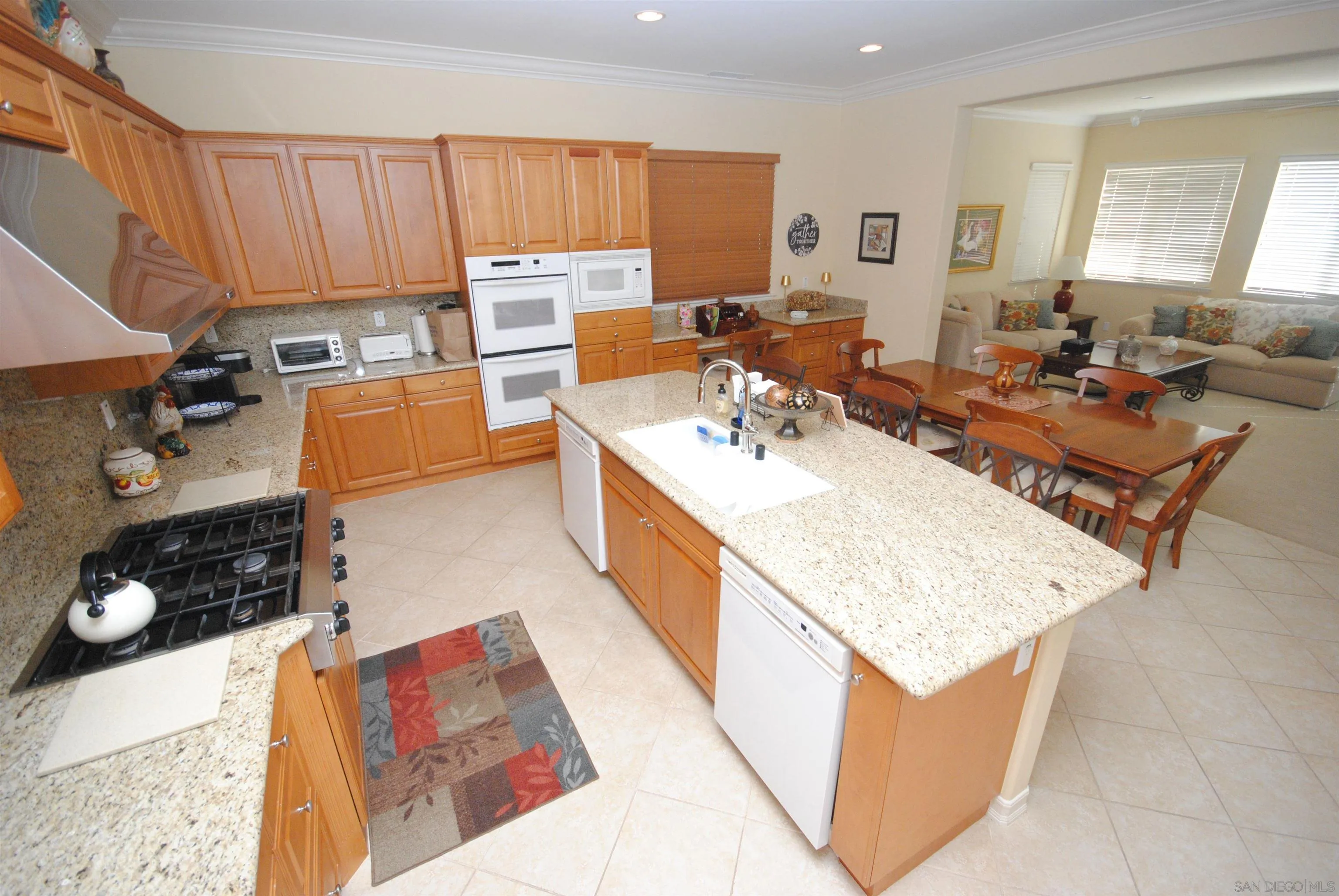 https://cdn.realtyfeed.com/cdn/127/260024581/edf8e9bc9bbdf1e7d13e74a68946b772.webp