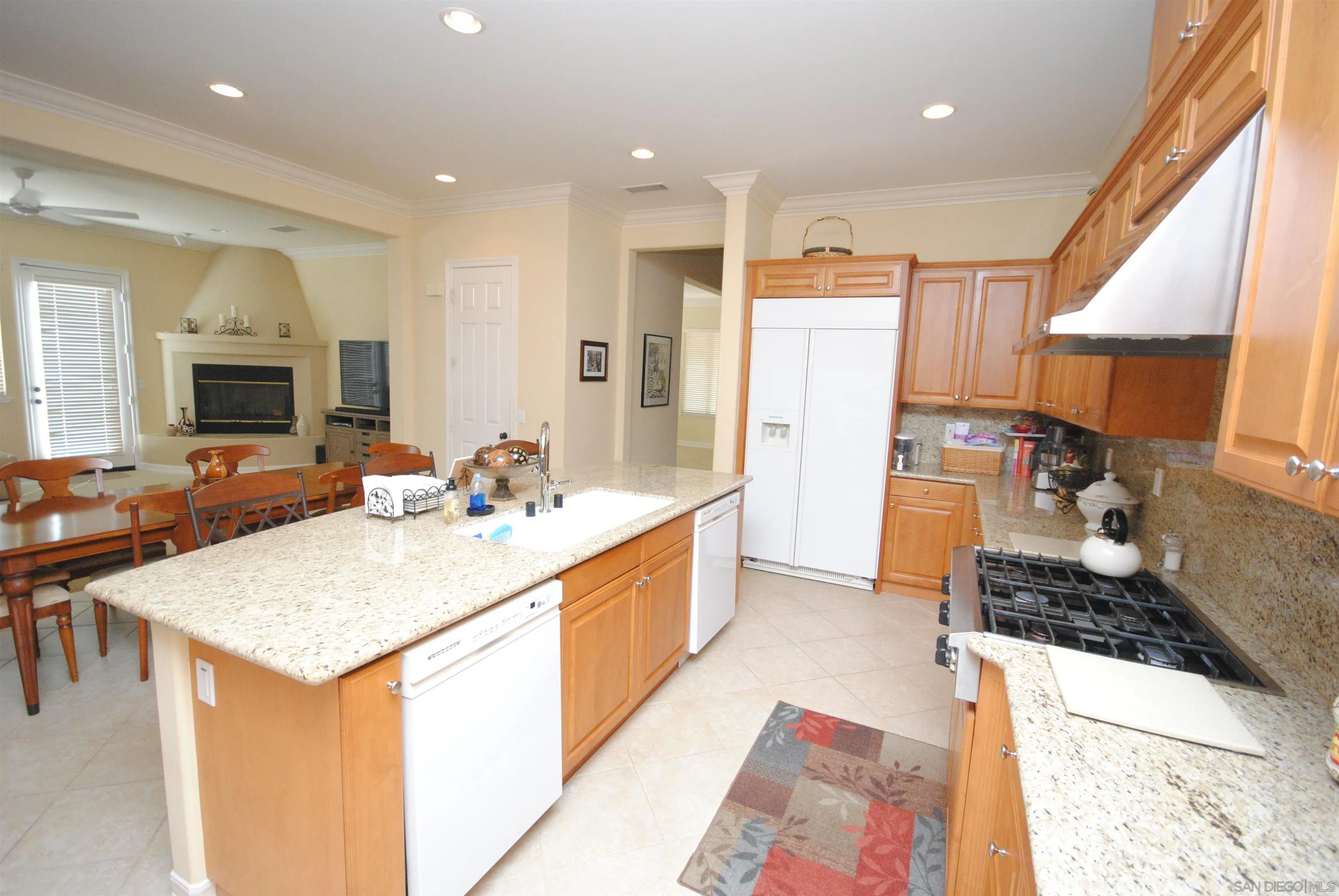https://cdn.realtyfeed.com/cdn/127/260024581/fbfd1a5714fba3e84d96c3da03723d01.webp