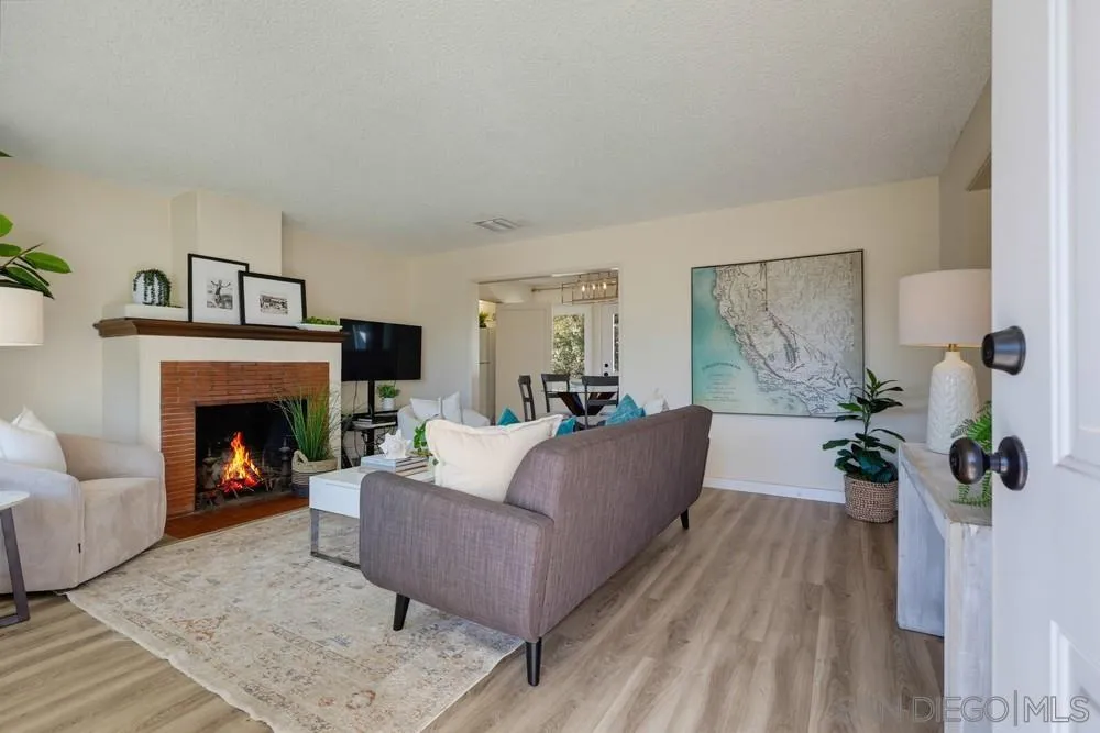 https://cdn.realtyfeed.com/cdn/127/260024582/adce31b0a4d918c29c4d1fd505e82cfe.webp