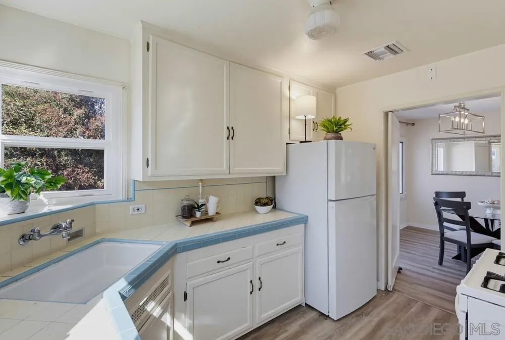 https://cdn.realtyfeed.com/cdn/127/260024582/d1494a1e128158ec4ba31ea84afcd70c.webp