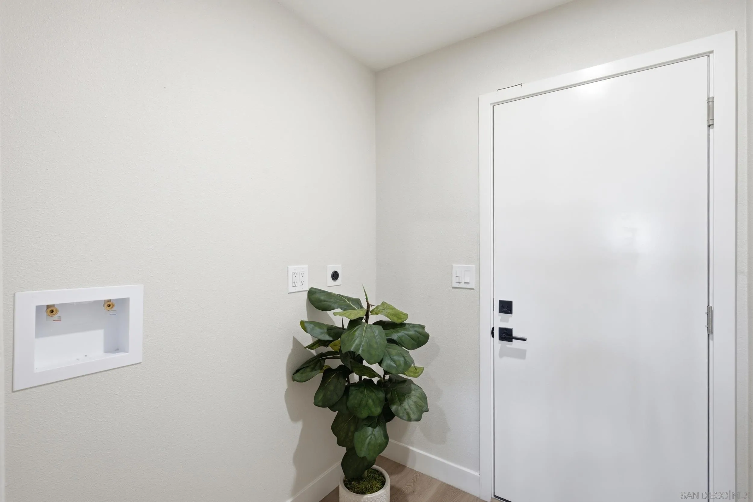 https://cdn.realtyfeed.com/cdn/127/260024585/06dc8b9eed7d4189d96588386083bca2.webp