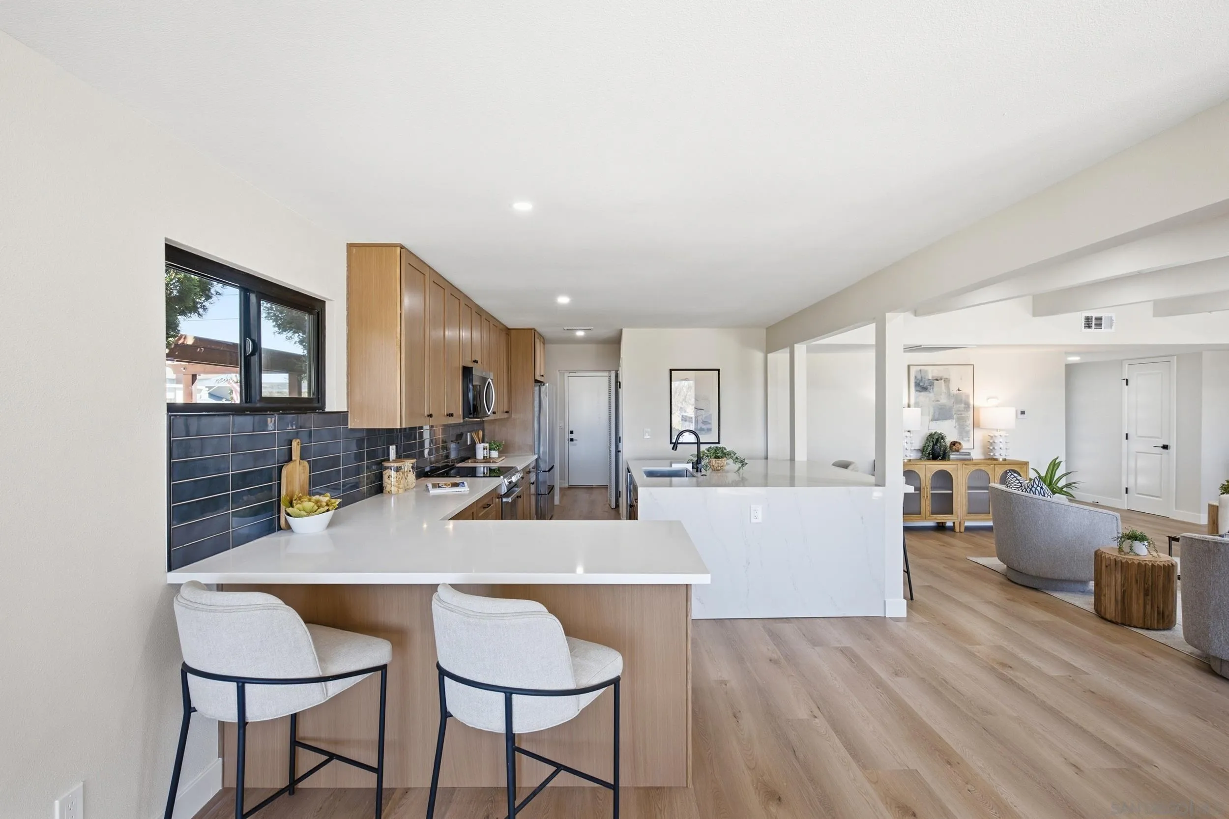 https://cdn.realtyfeed.com/cdn/127/260024585/093b4ed7992984ded125684bd6e4aff1.webp