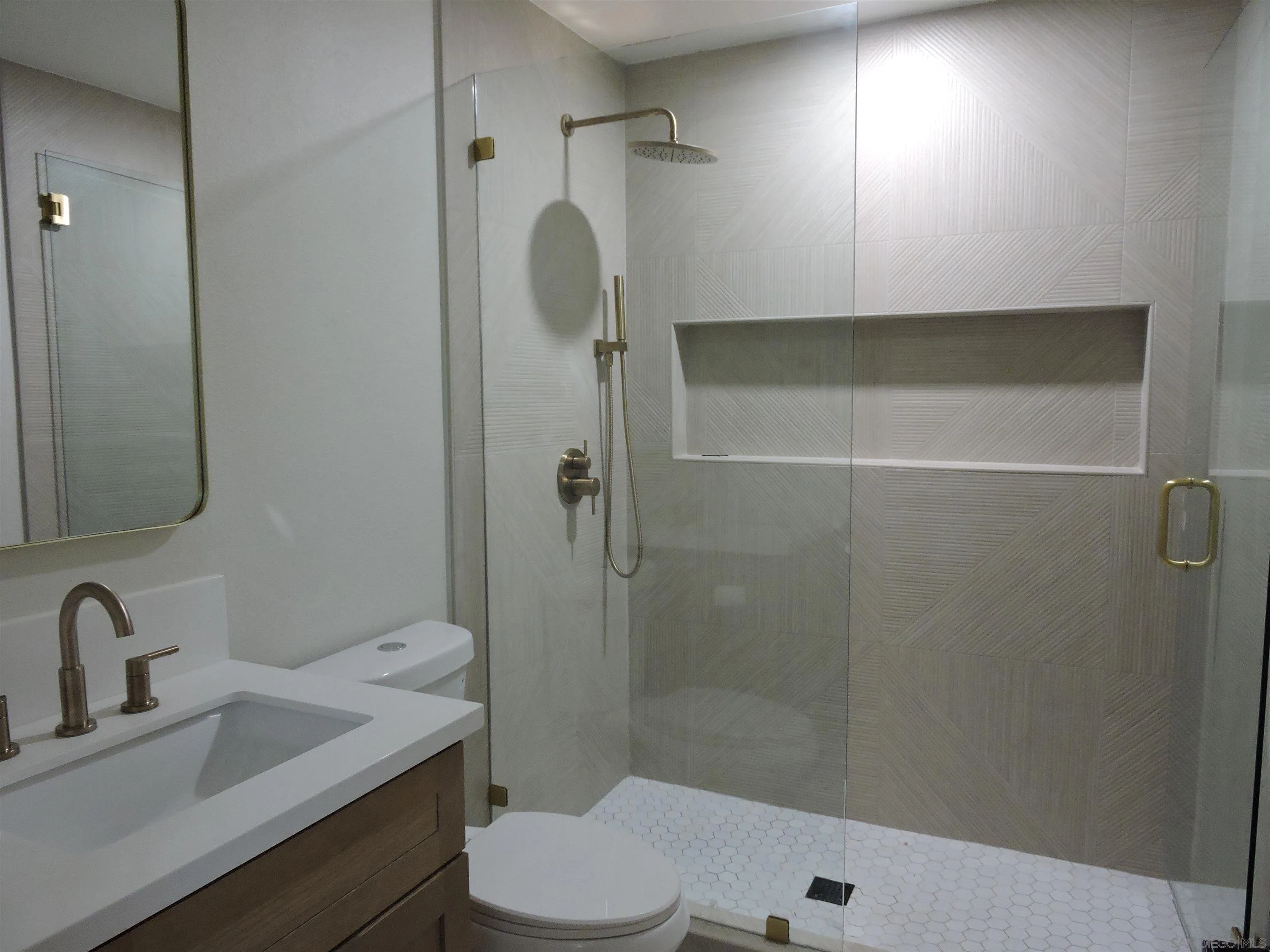 https://cdn.realtyfeed.com/cdn/127/260024585/0c8cc72f6edfa40b1e044aad4eb288f5.webp