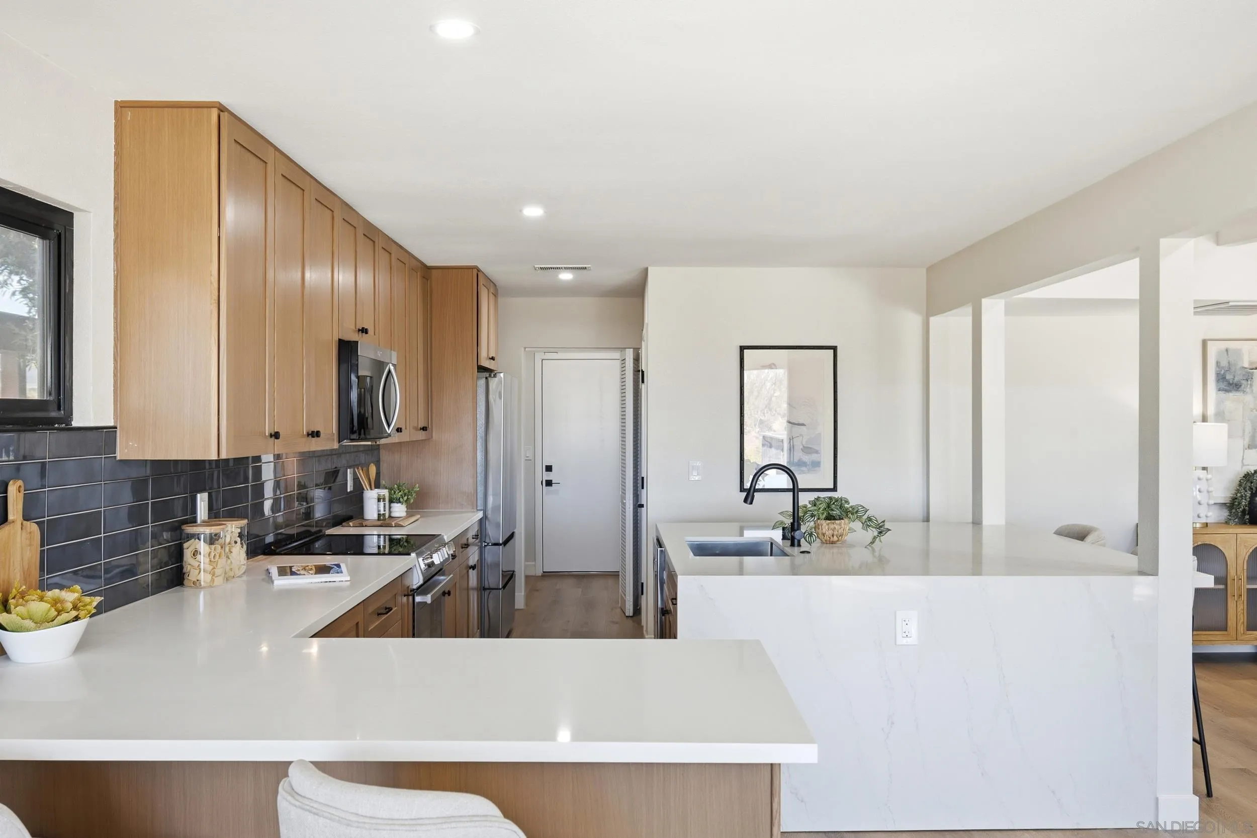 https://cdn.realtyfeed.com/cdn/127/260024585/9e2fb03d65fba18dba62b9fb1ffbd73e.webp