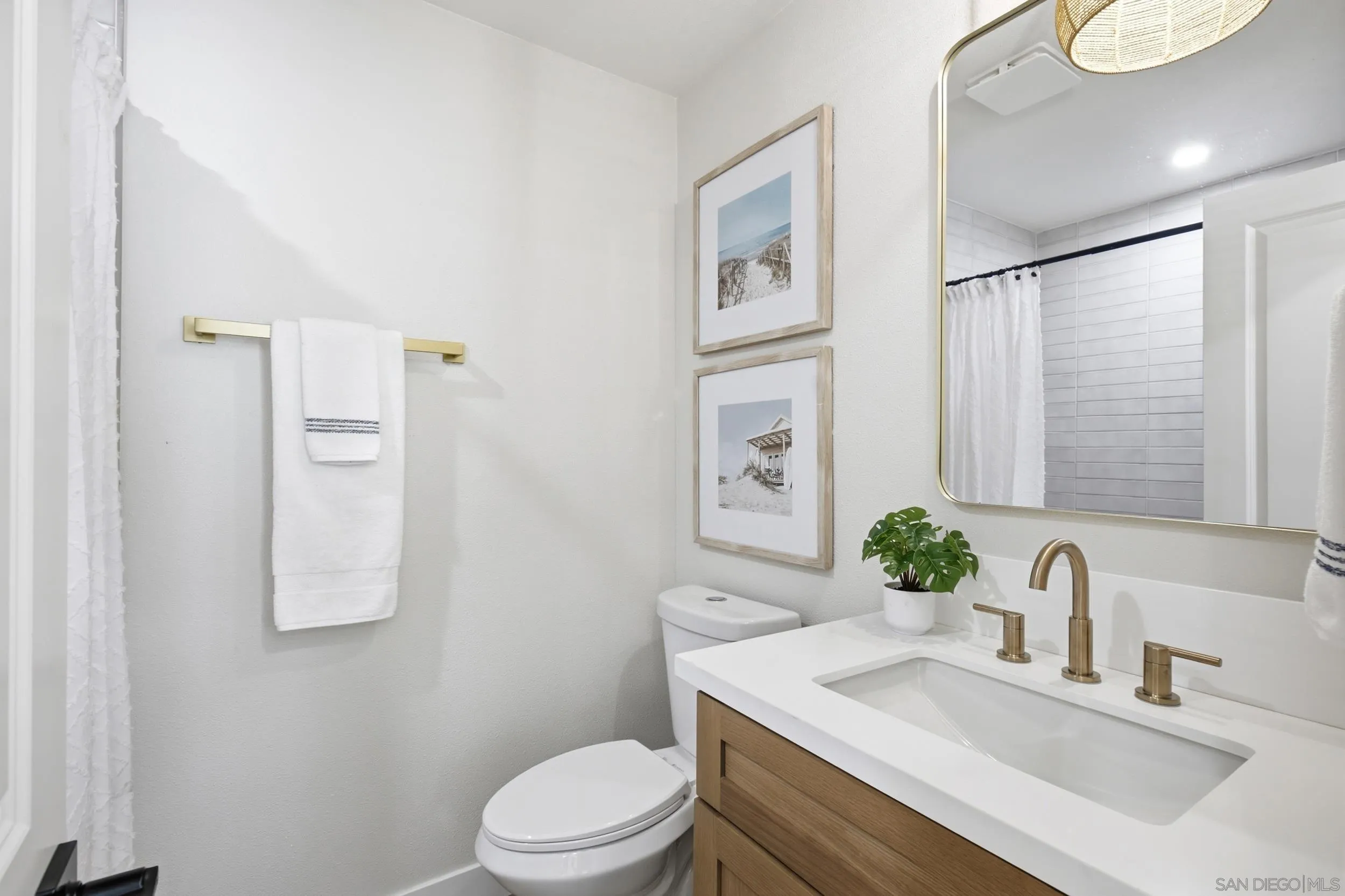 https://cdn.realtyfeed.com/cdn/127/260024585/afa7fe38fe6eaaef69bf7bfda1f48db2.webp