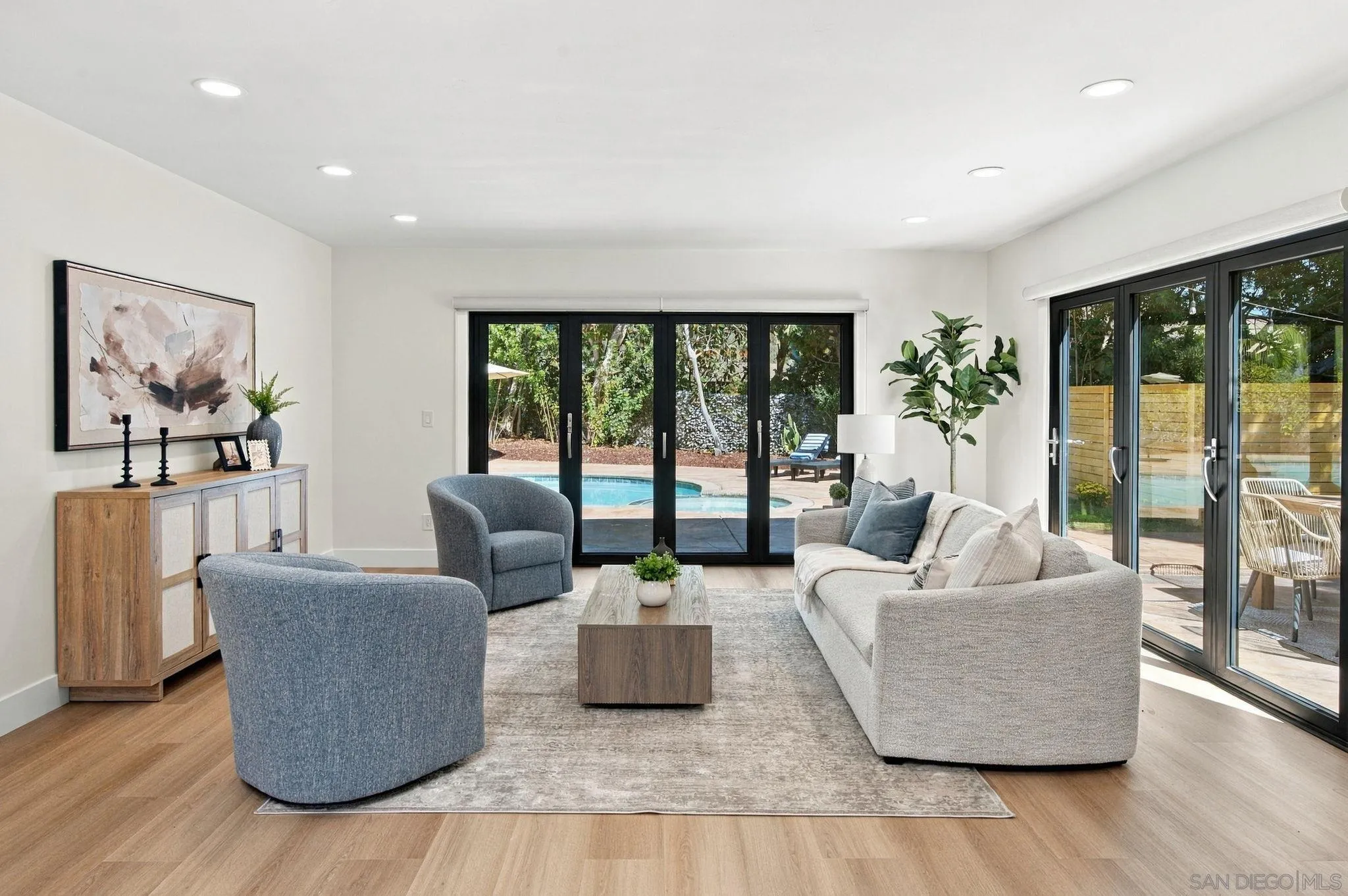 https://cdn.realtyfeed.com/cdn/127/260024602/053ef4e74b1144bfcf999cb1b6bf80a2.webp