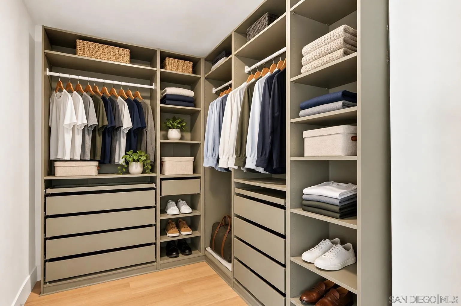 https://cdn.realtyfeed.com/cdn/127/260024602/39f10b597d97811de98b9bcce58bbfad.webp