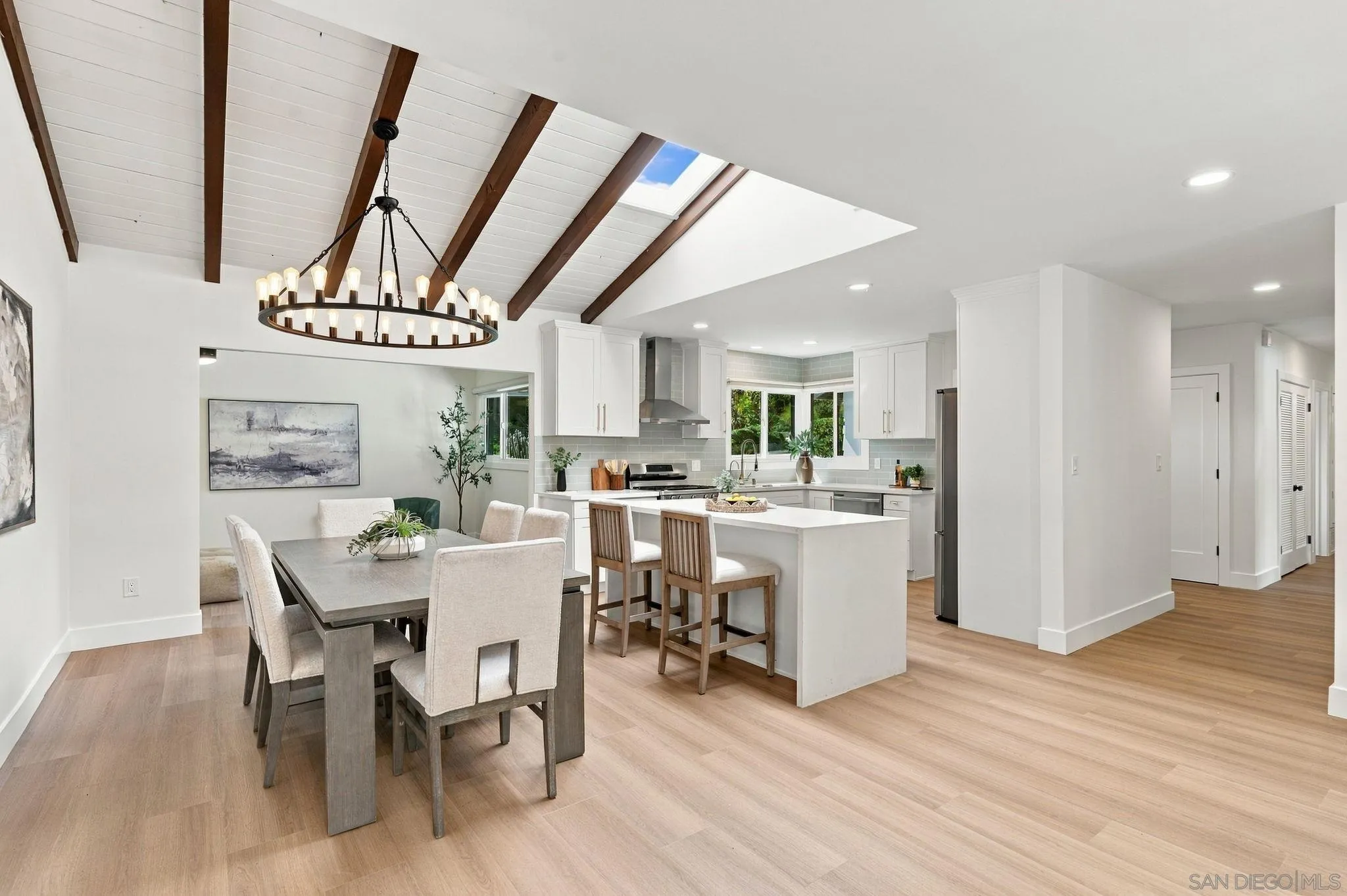 https://cdn.realtyfeed.com/cdn/127/260024602/5e99fdbe70016f061627589aabd568ed.webp
