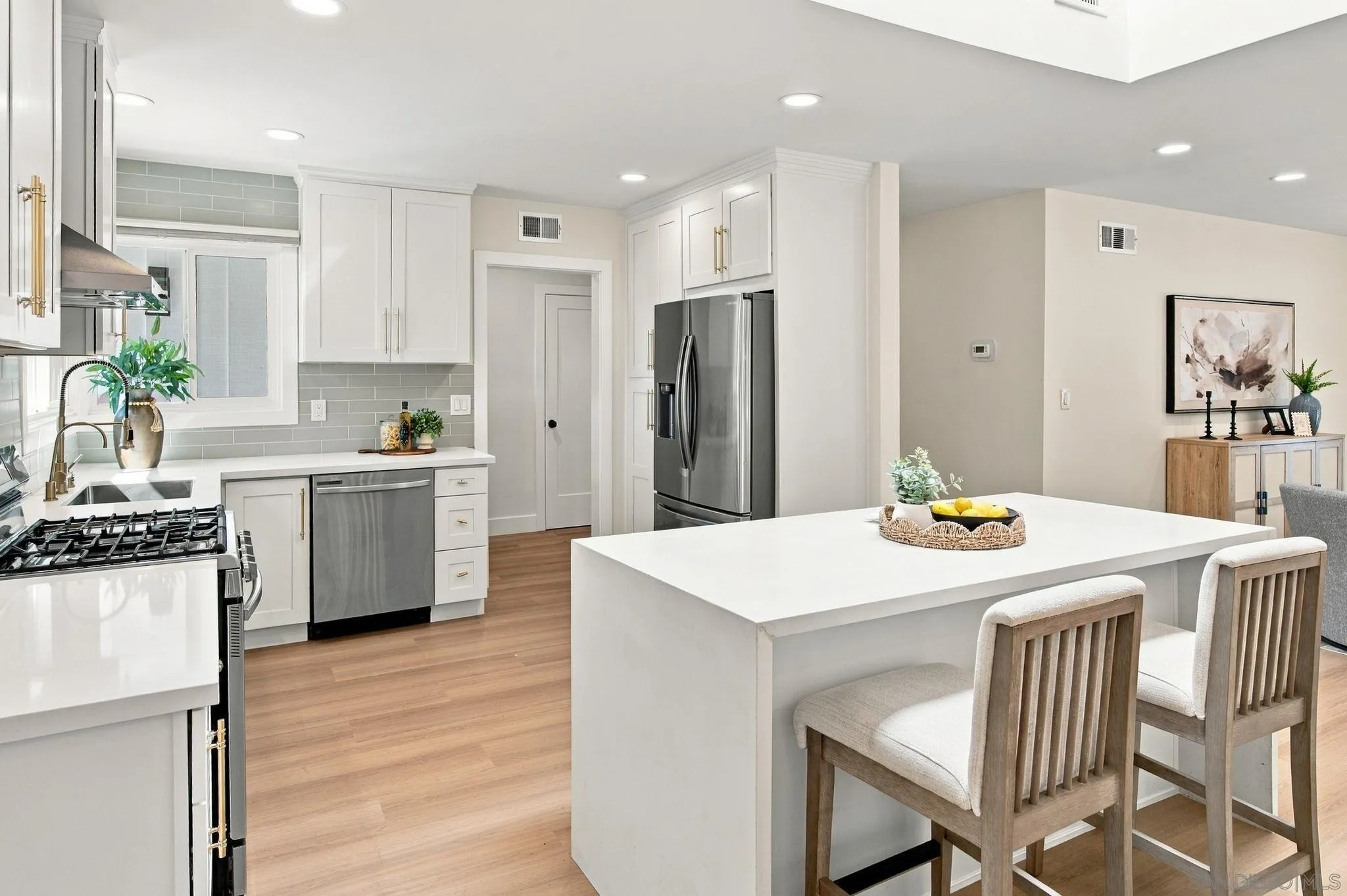https://cdn.realtyfeed.com/cdn/127/260024602/6a0e1978d550fa611ec814bd7488bcc6.webp