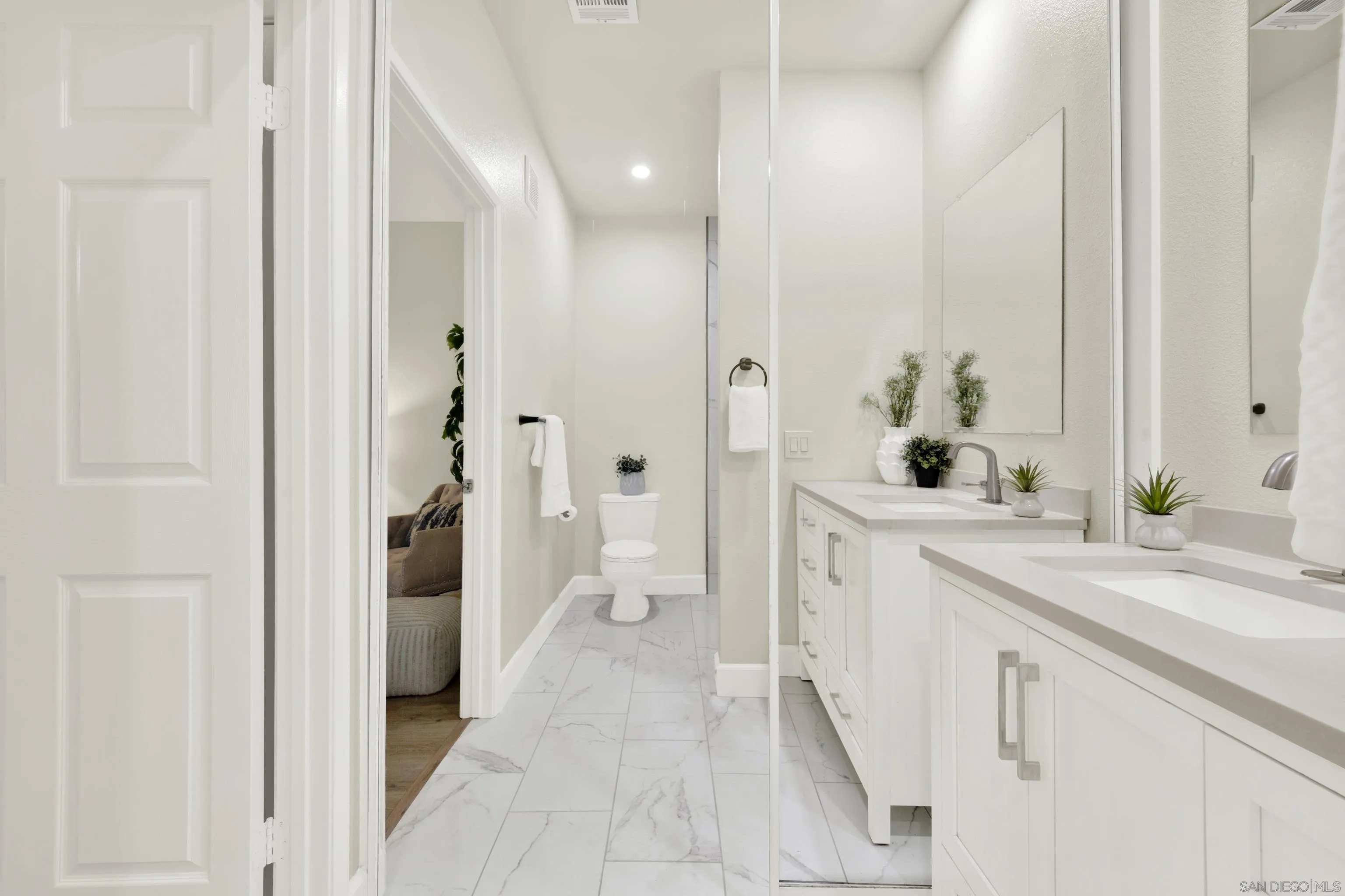 https://cdn.realtyfeed.com/cdn/127/260024604/2742d6c27204468df1996d5524f47ac1.webp