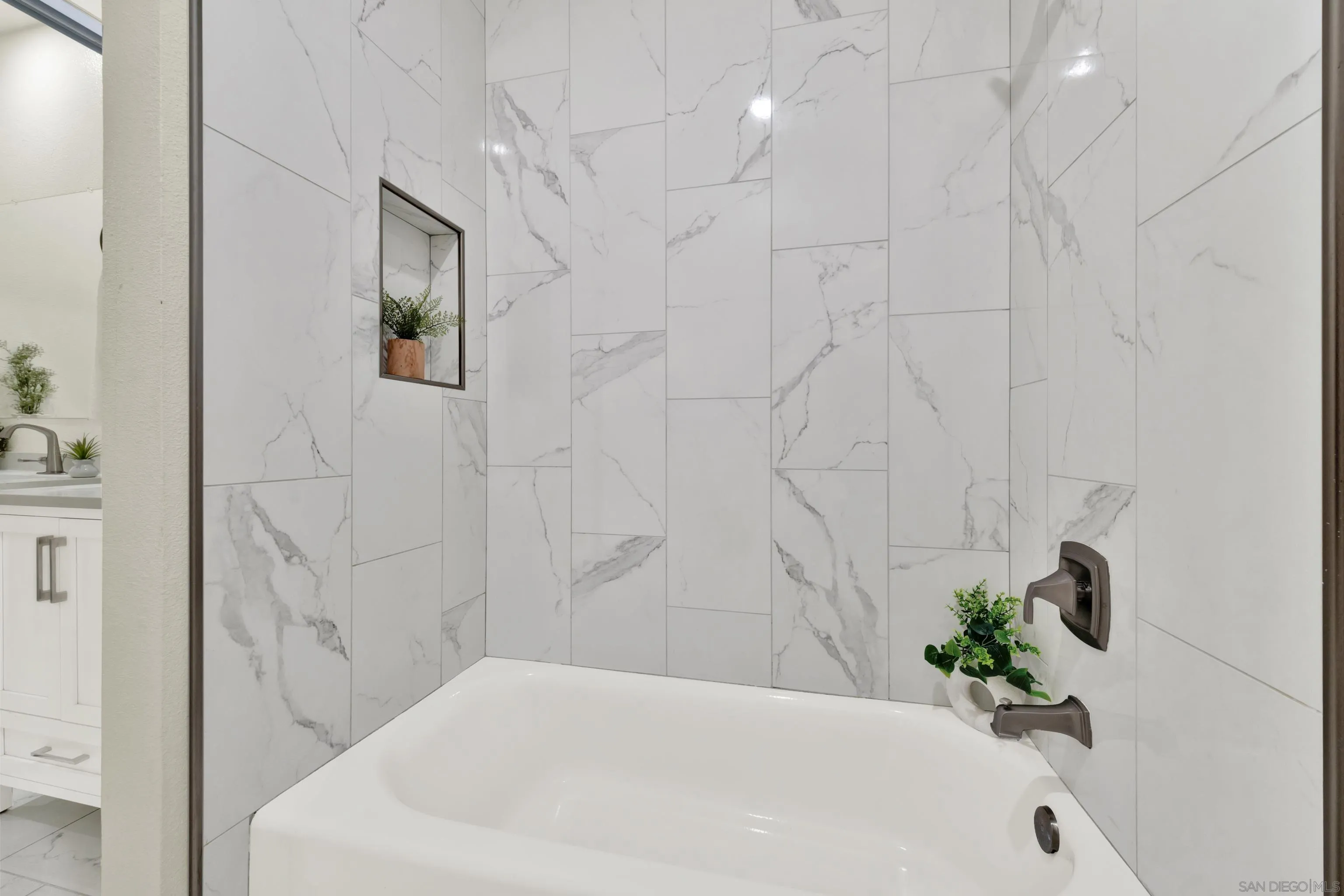 https://cdn.realtyfeed.com/cdn/127/260024604/4aeb6719c64d5306cac2d64fb8fb3c9e.webp